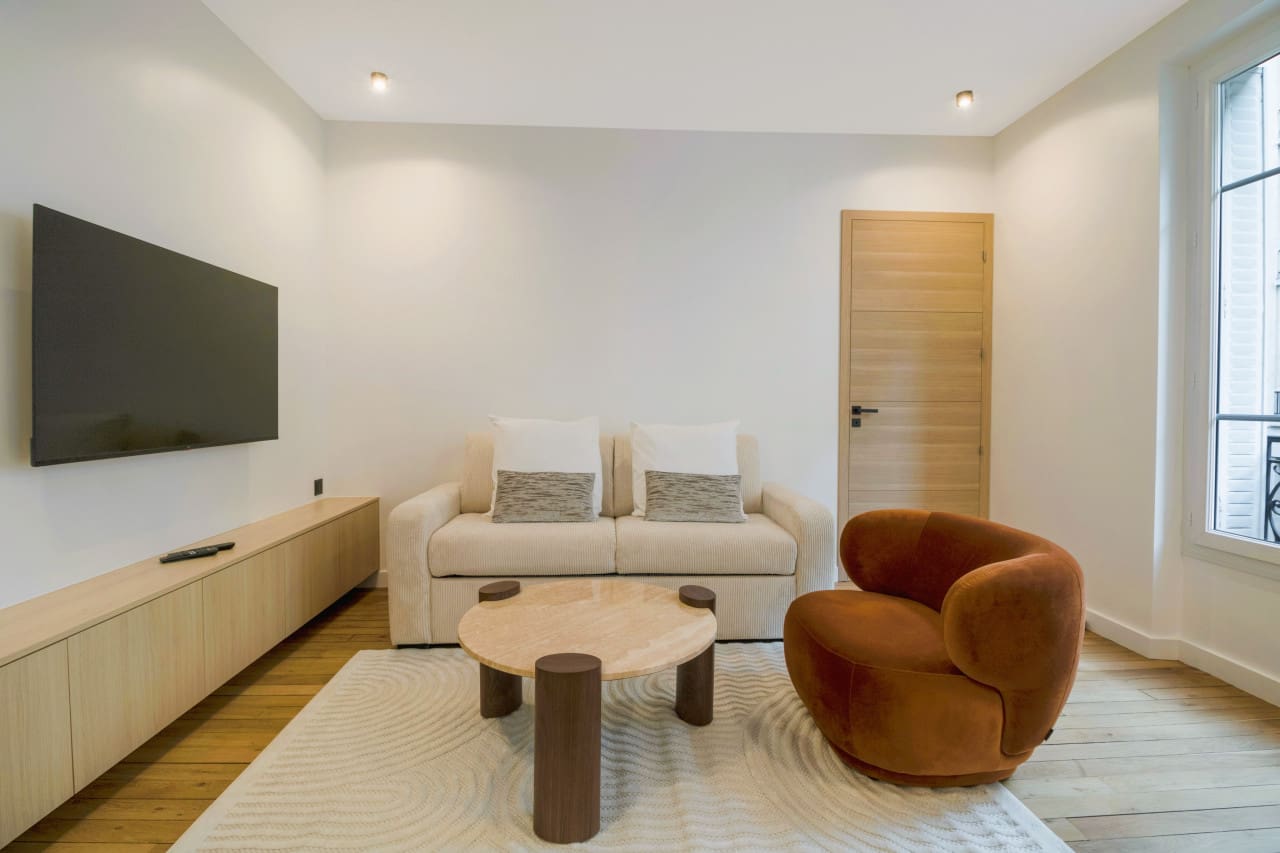 Villa Safran Passy Trocadéro: Chic 2-Bedroom Apartment Rental with Terrace, Family-Friendly, Trocadéro Paris