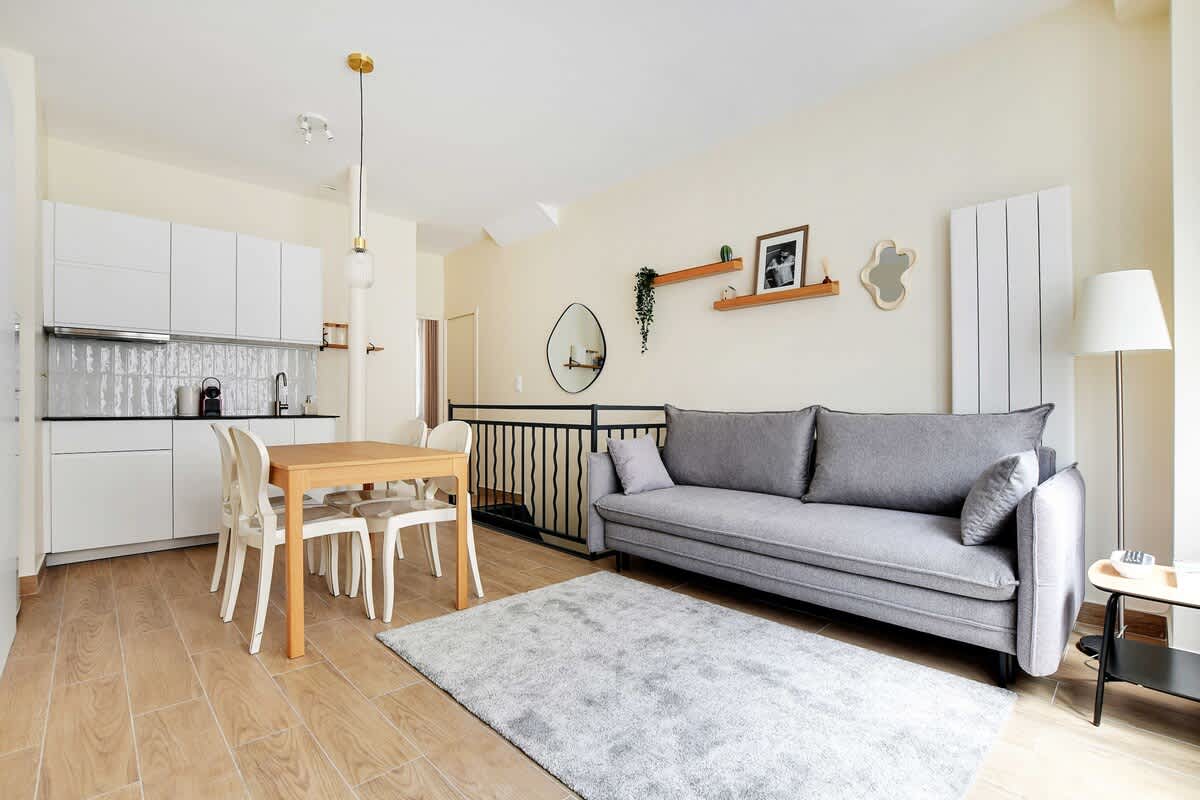 Villa Crépuscule Cimetière Père Lachaise – Charonne: Stylish 2-Bedroom Apartment Rental with Family-Friendly Features in Père Lachaise