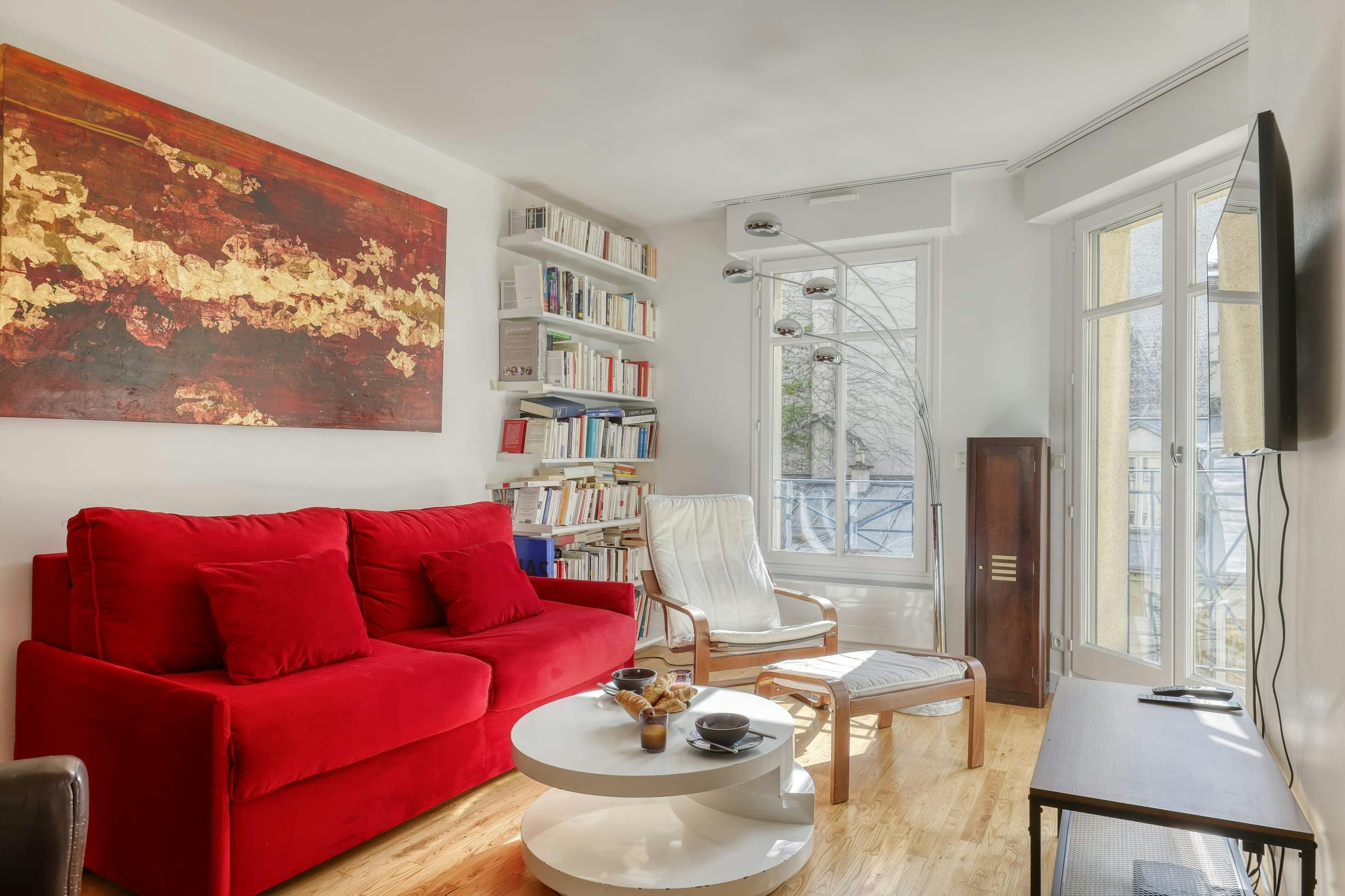 Château Cluny LatinQuarter: Charming 3-Bedroom Apartment Rental with Balcony in Latin Quarter, Paris