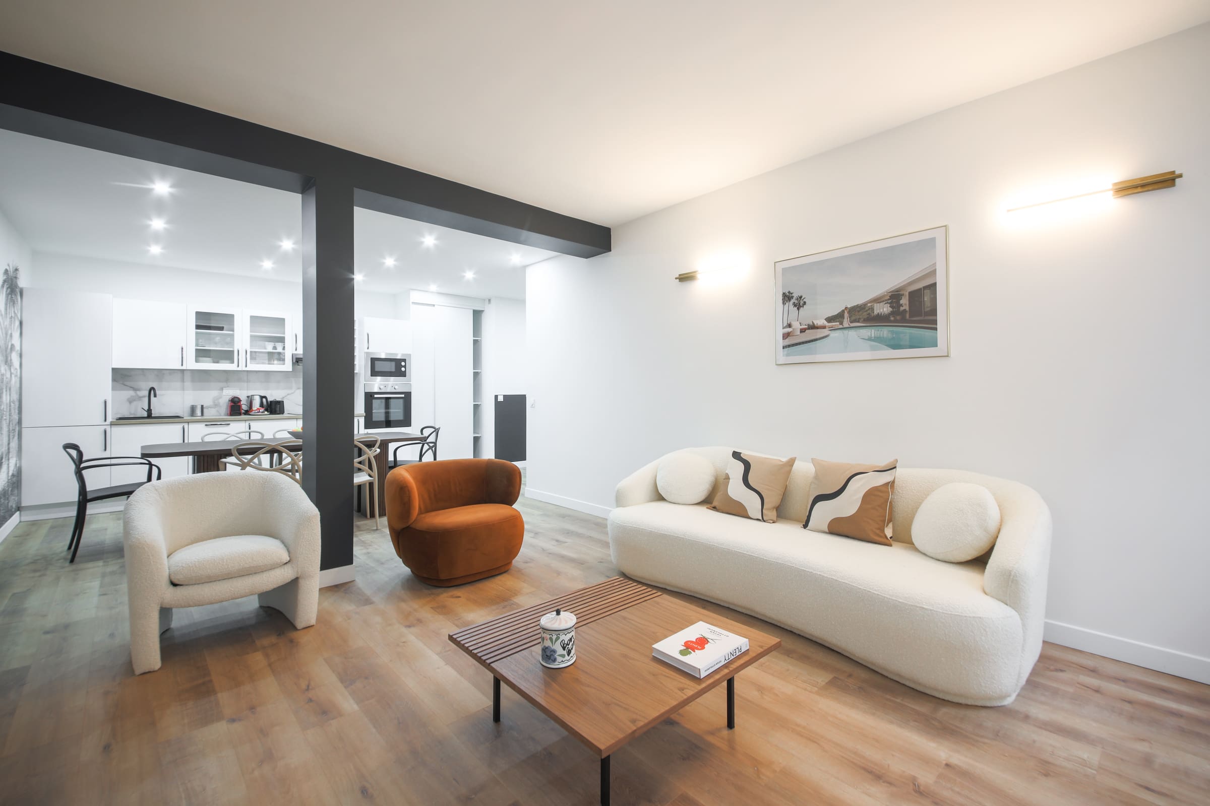 Villa Céladon Passy Eiffel Tower: Charming 2-Bedroom Apartment Rental with Air-Con near Eiffel Tower, Paris