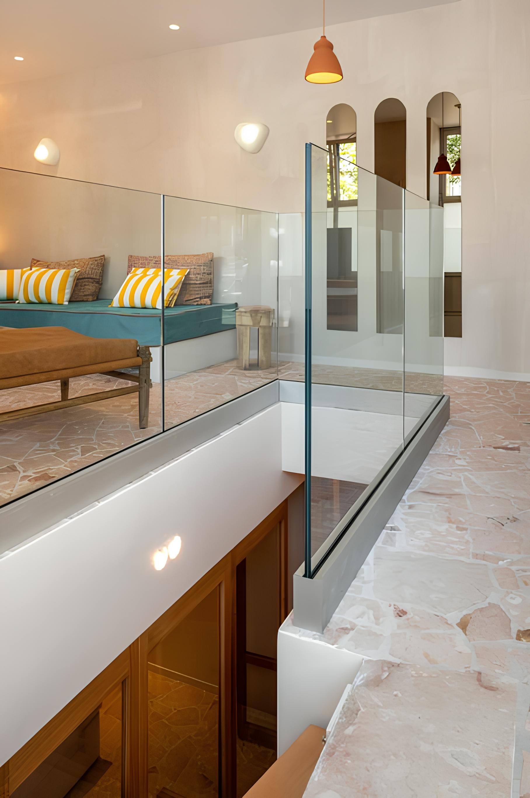 Château Corentin Issy: Elegant 3-Bedroom Apartment Rental with Workspaces, Issy-Les-Moulineaux