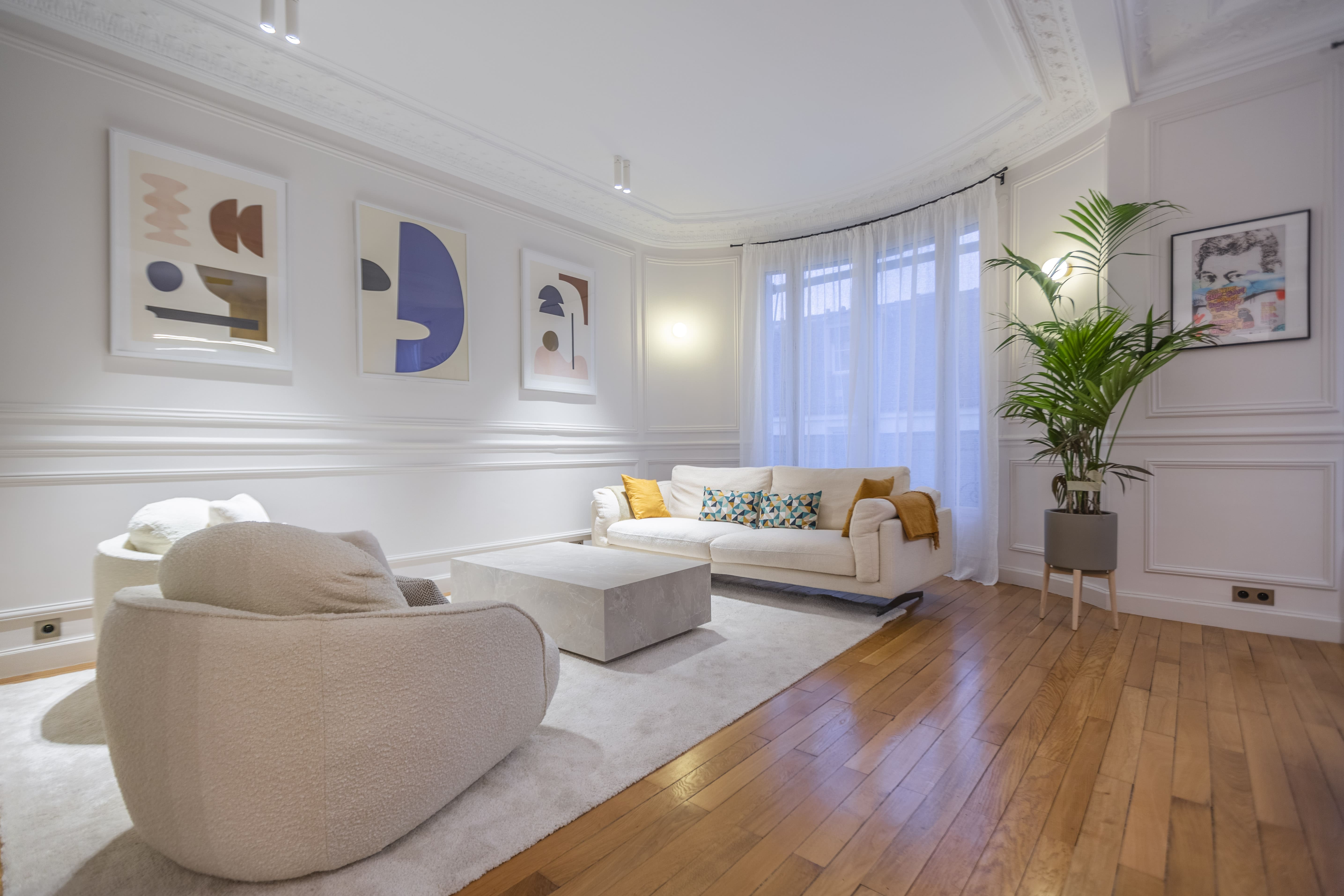Château Enclos Le Marais Le Marais 6: Chic 2-Bedroom Apartment Rental with Air-Con in Le Marais, Paris