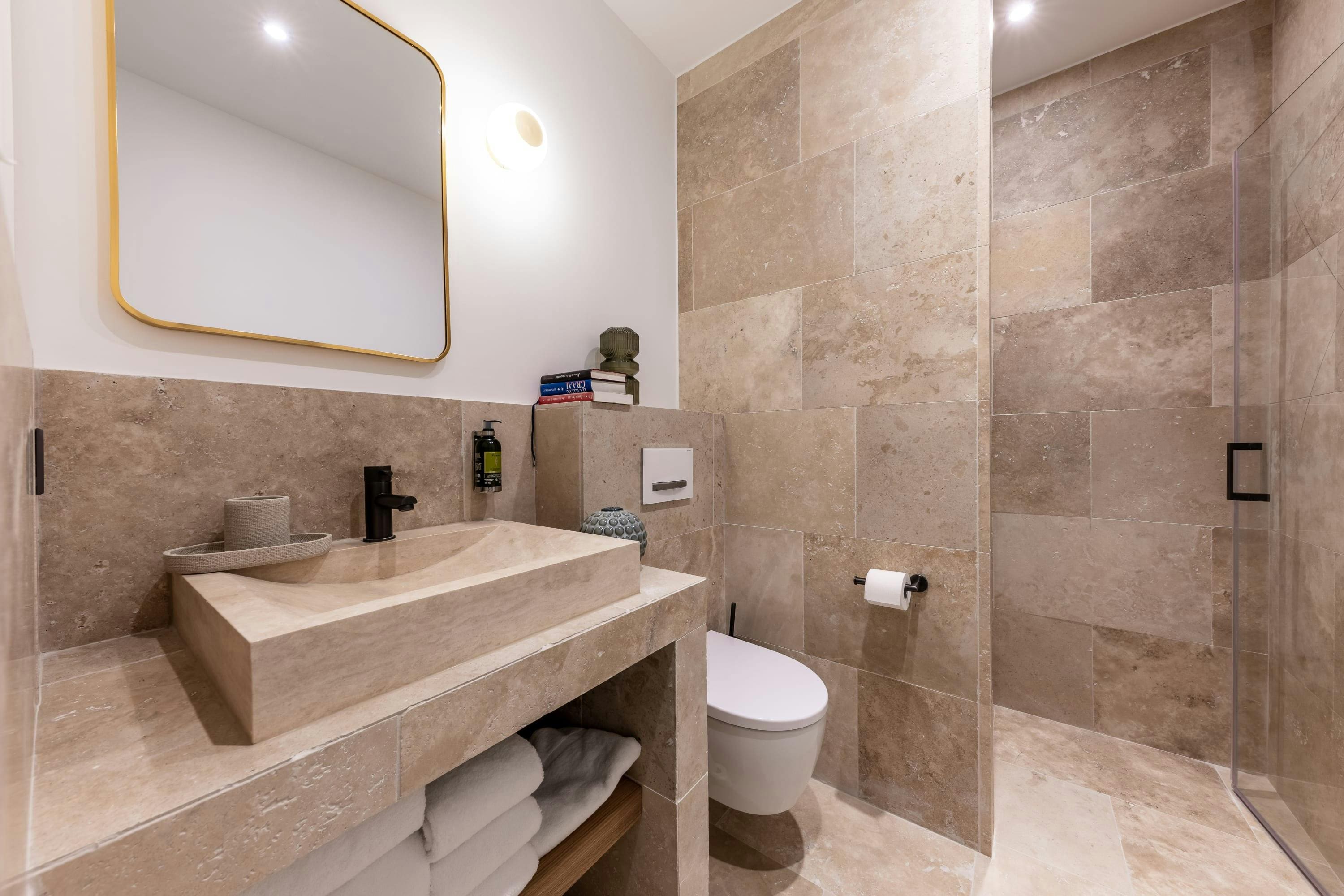 Château Enclos Montorgueil Montorgueil – Les Halles: Chic 1-Bedroom Apartment with Air Conditioning in Montorgueil Les Halles, Paris