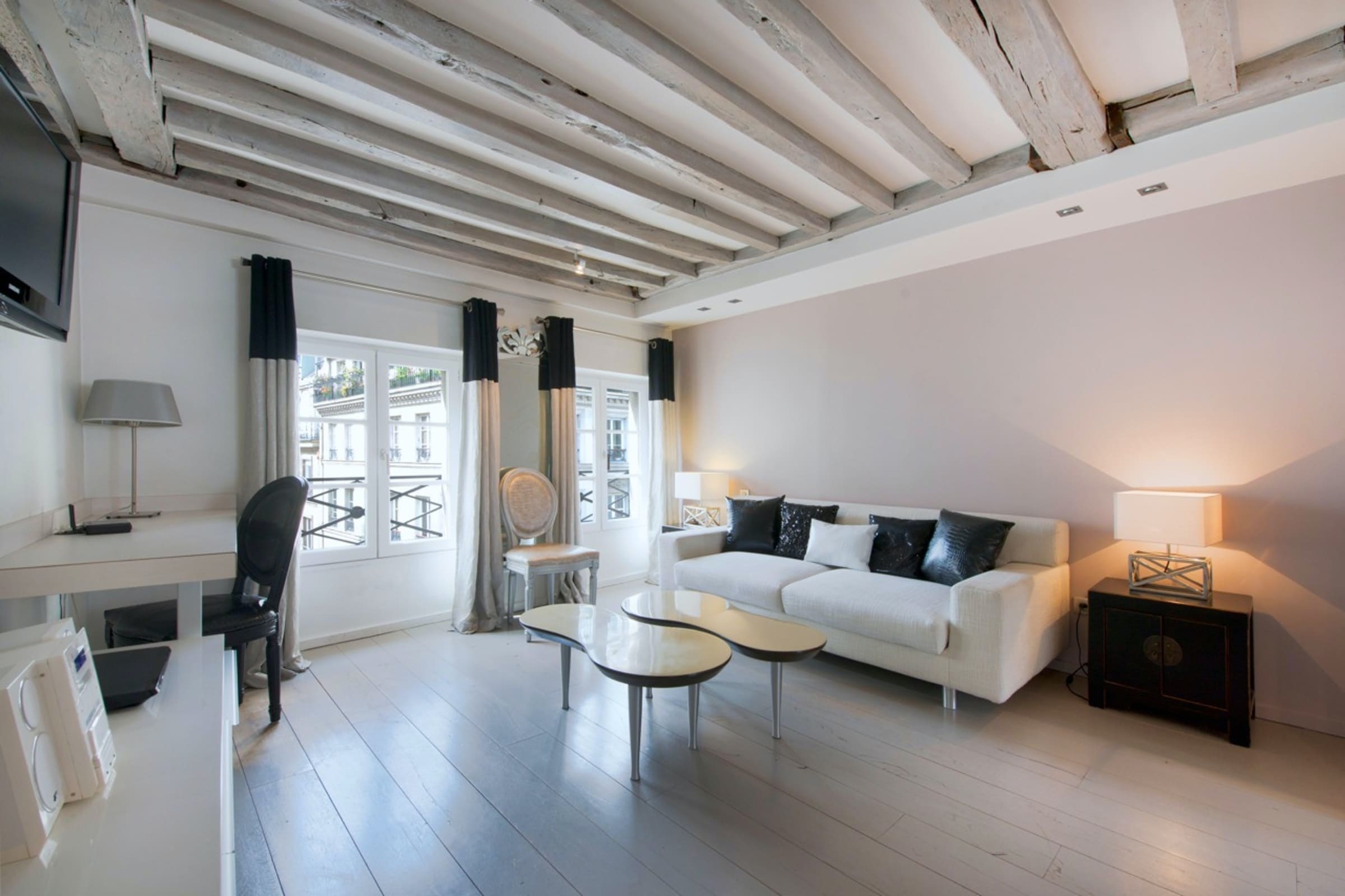 Villa Aurore Rue des Francs Le Marais: Chic 1-Bedroom Apartment Rental with Air Conditioning in Le Marais, Paris