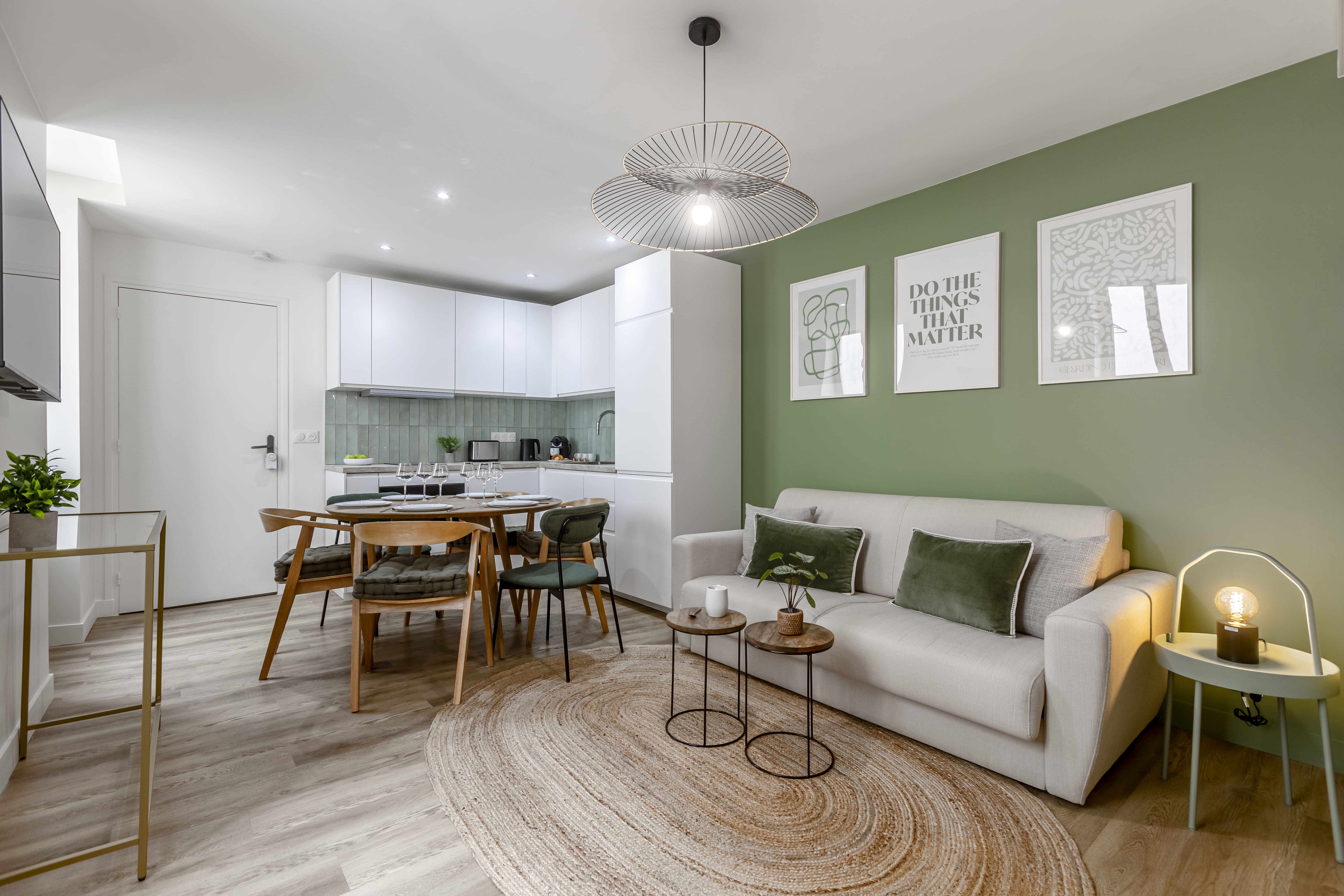 Château Enfants LeMarais Le Marais: Chic 1-Bedroom Apartment Rental with Air-Con, Family-Friendly in Le Marais