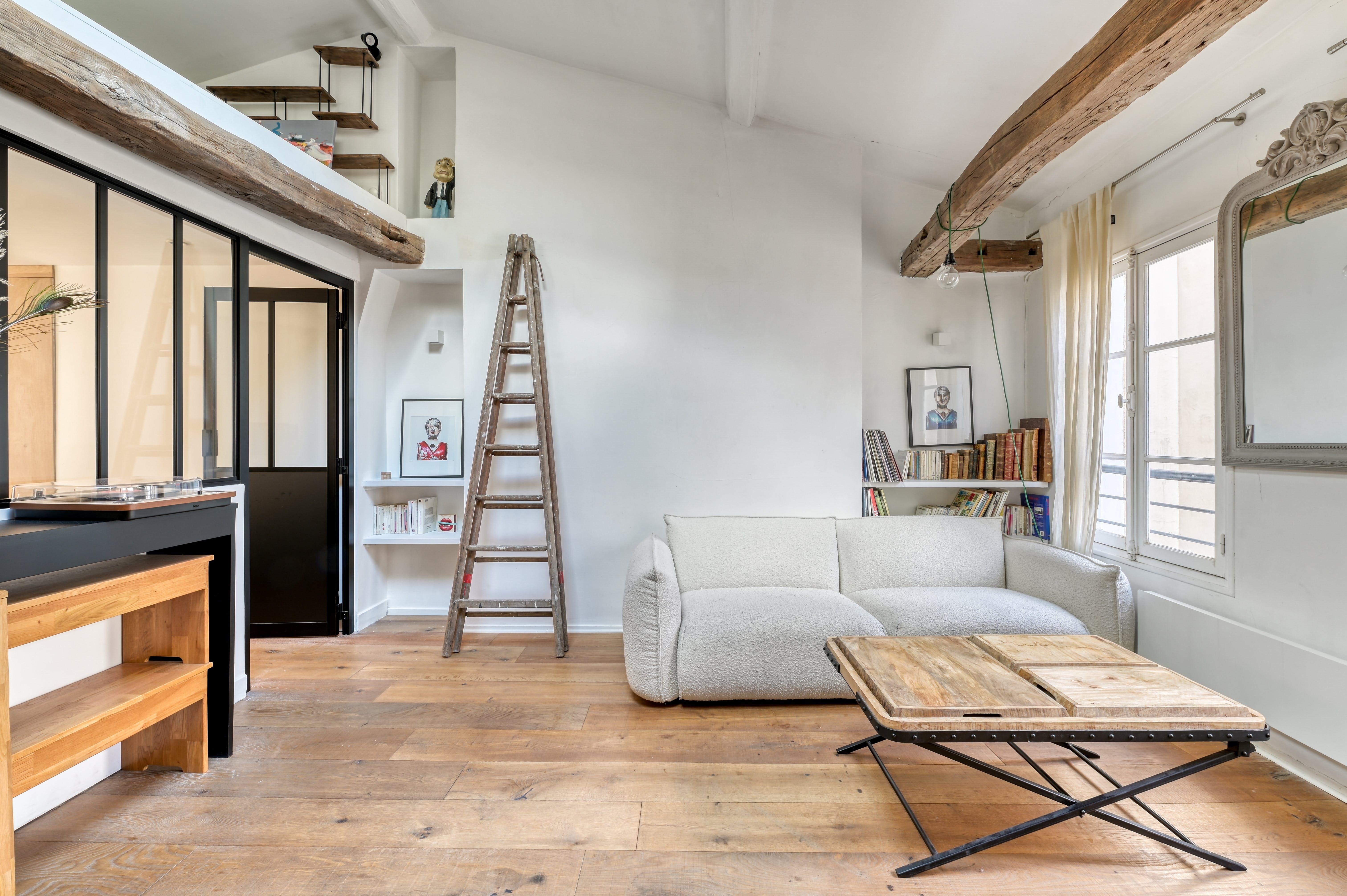 Villa Céladon Saint-Paul Le Marais: Stylish 2-Bedroom Family-Friendly Apartment Rental Le Marais, Paris