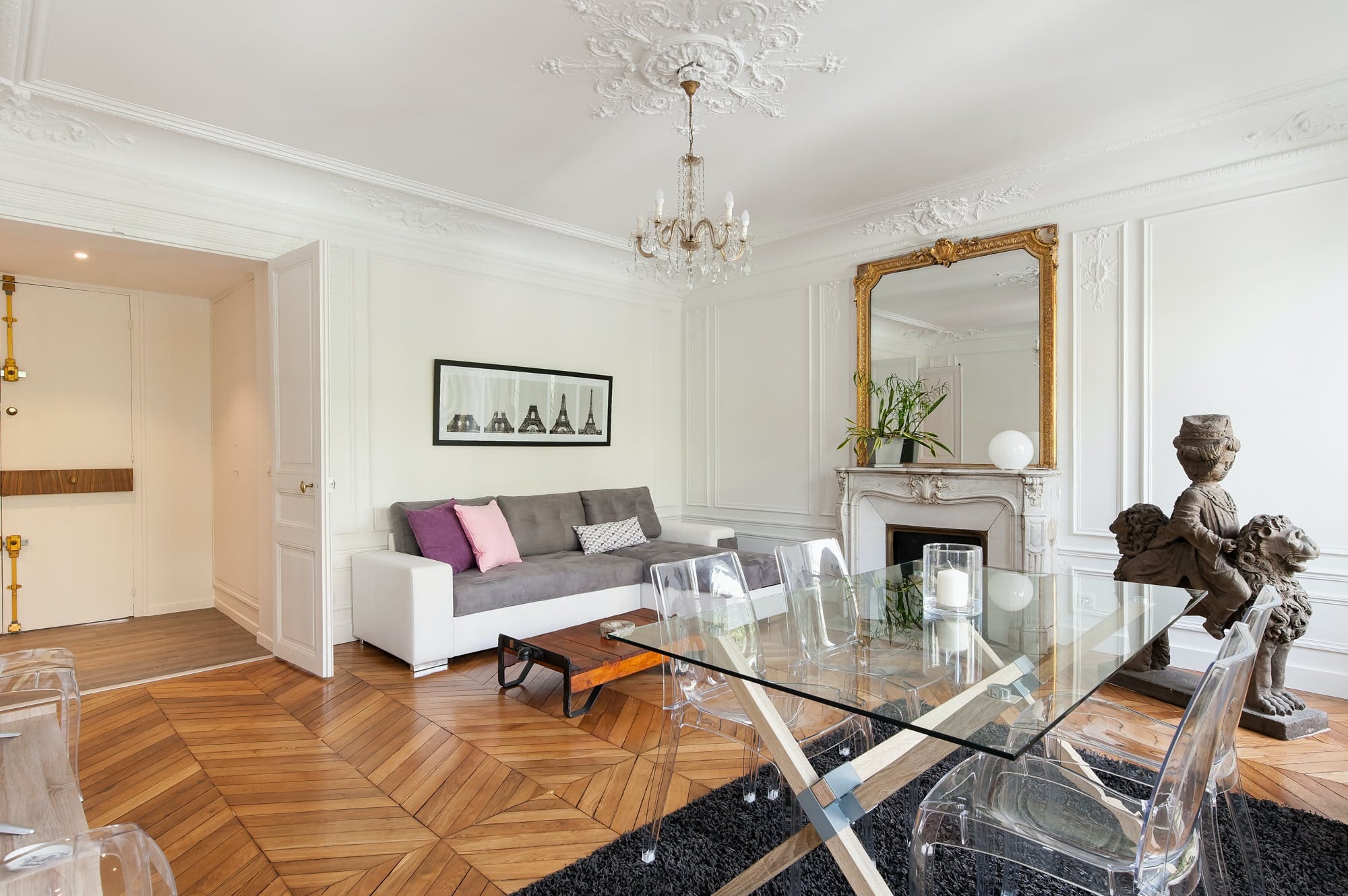 Château Épinettes Batignolles: Stylish 2-Bedroom Family-Friendly Apartment Rental Batignolles Paris
