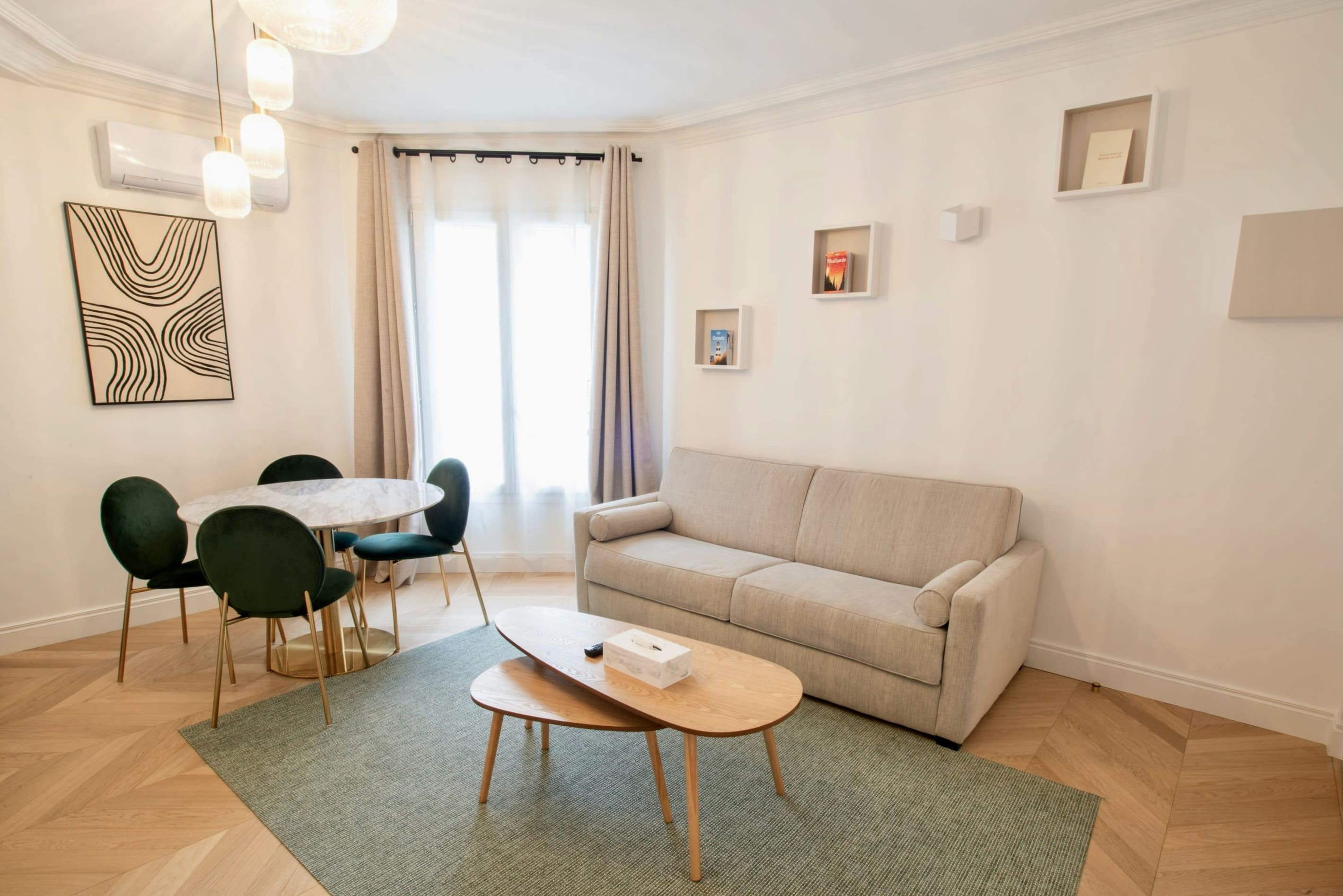 Château Érard Paris: Chic 1-Bedroom Apartment Rental with Air-Con, Opéra Paris
