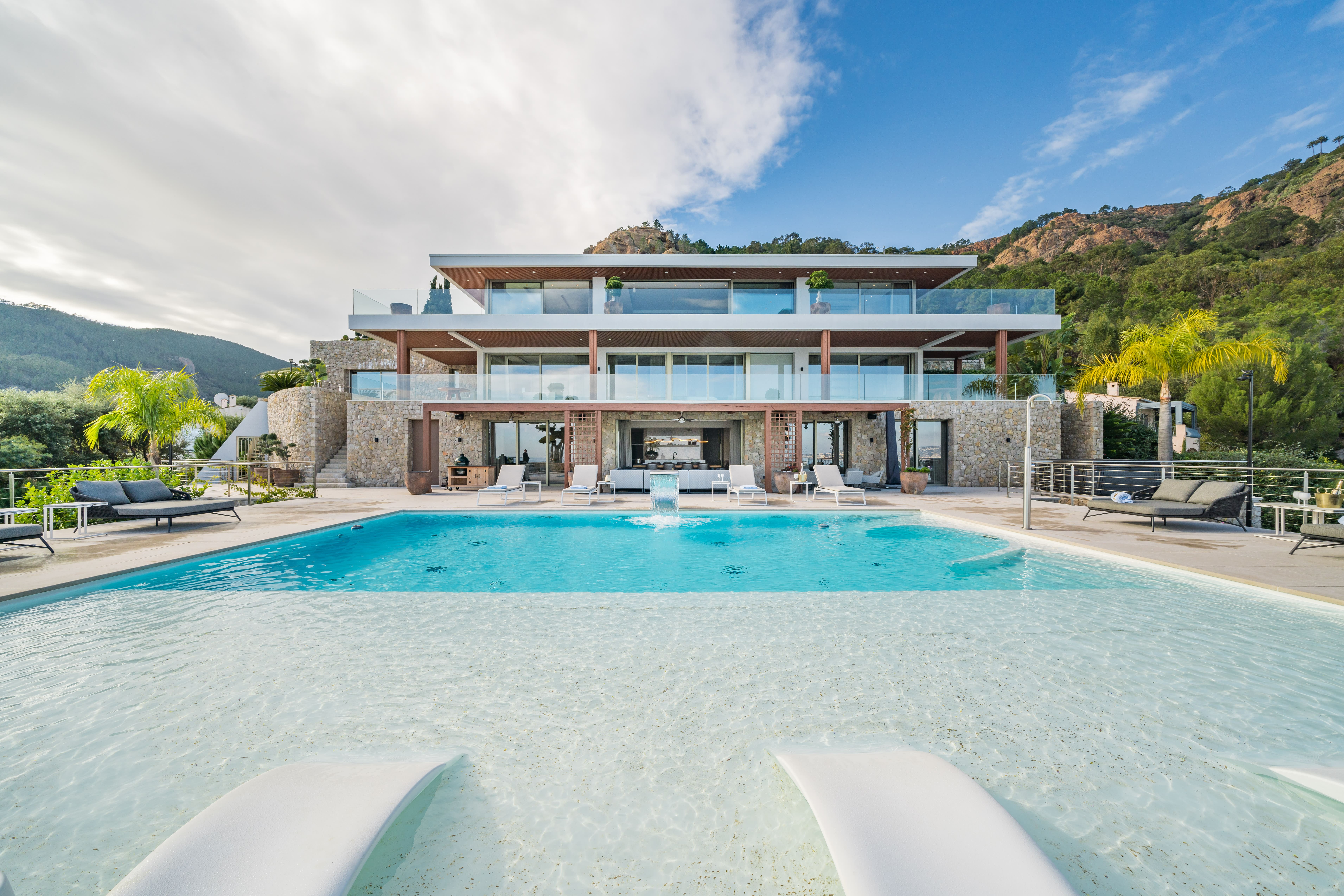 Villa Crépuscule Vallon Cannes: Luxury 7-Bedroom Villa with Seaview and Pool, Cannes