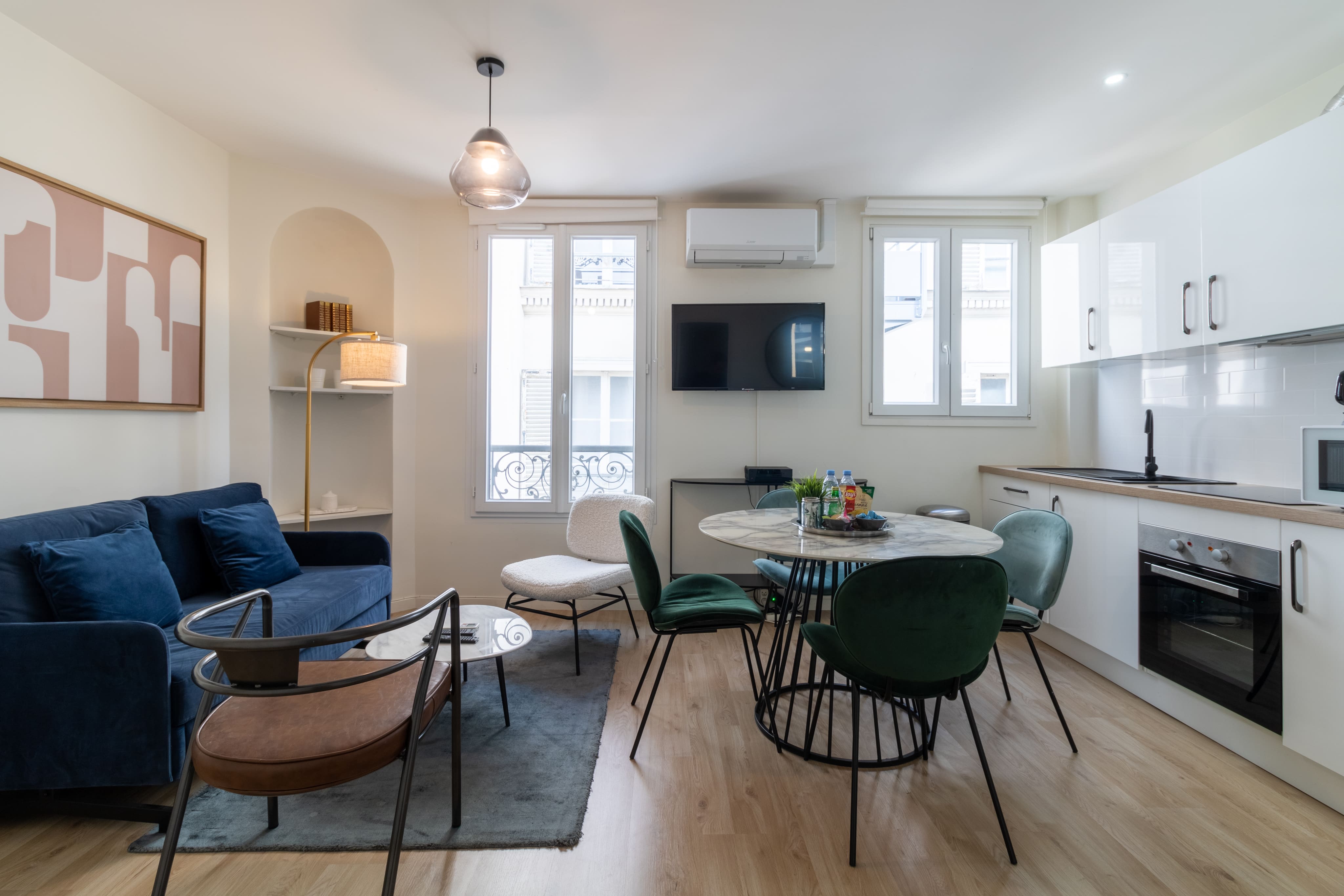 Villa Safran Ternes Arc de Triomphe – Champs-Élysées-850432: Chic 2-Bedroom Apartment with Air-Con in Arc de Triomphe, Paris