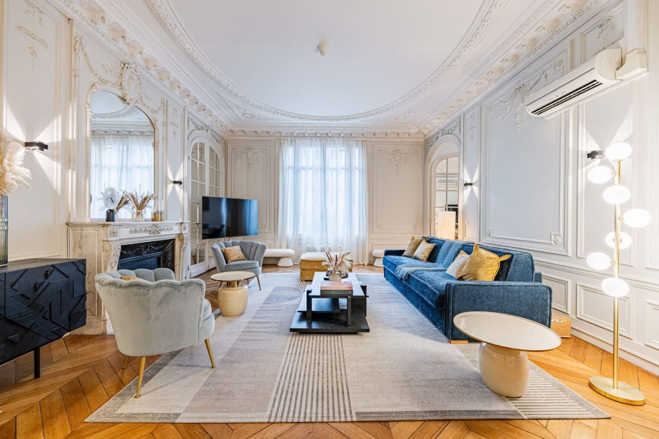 Villa Aurore Ternes Arc de Triomphe – Champs-Élysées-744753: Chic 4-Bedroom Luxury Apartment, Arc de Triomphe – Champs-Élysées
