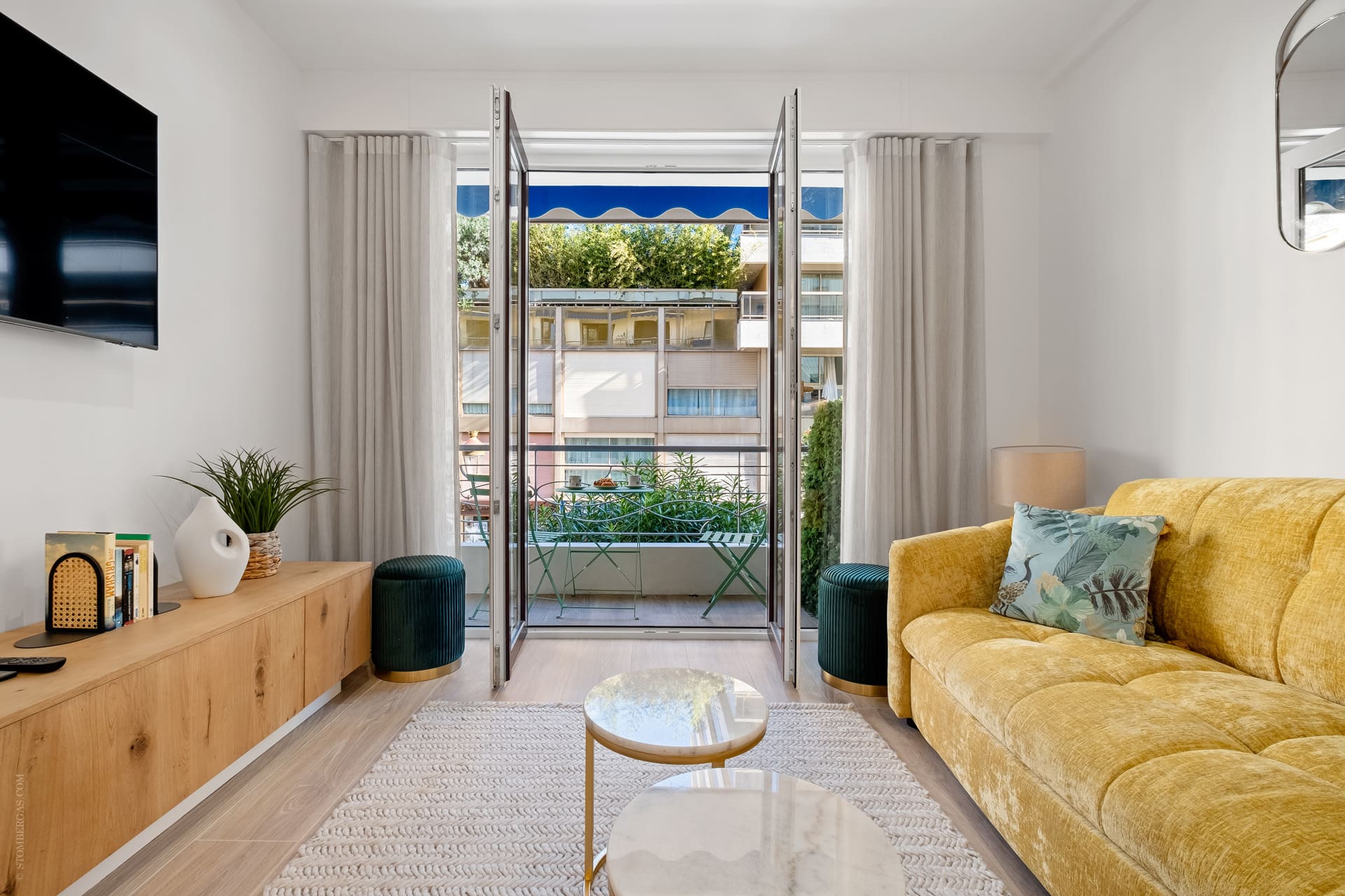 Château Fenocchio Nice: Stylish 2-Bedroom Apartment with Sea Views and Air Conditioning, Nice