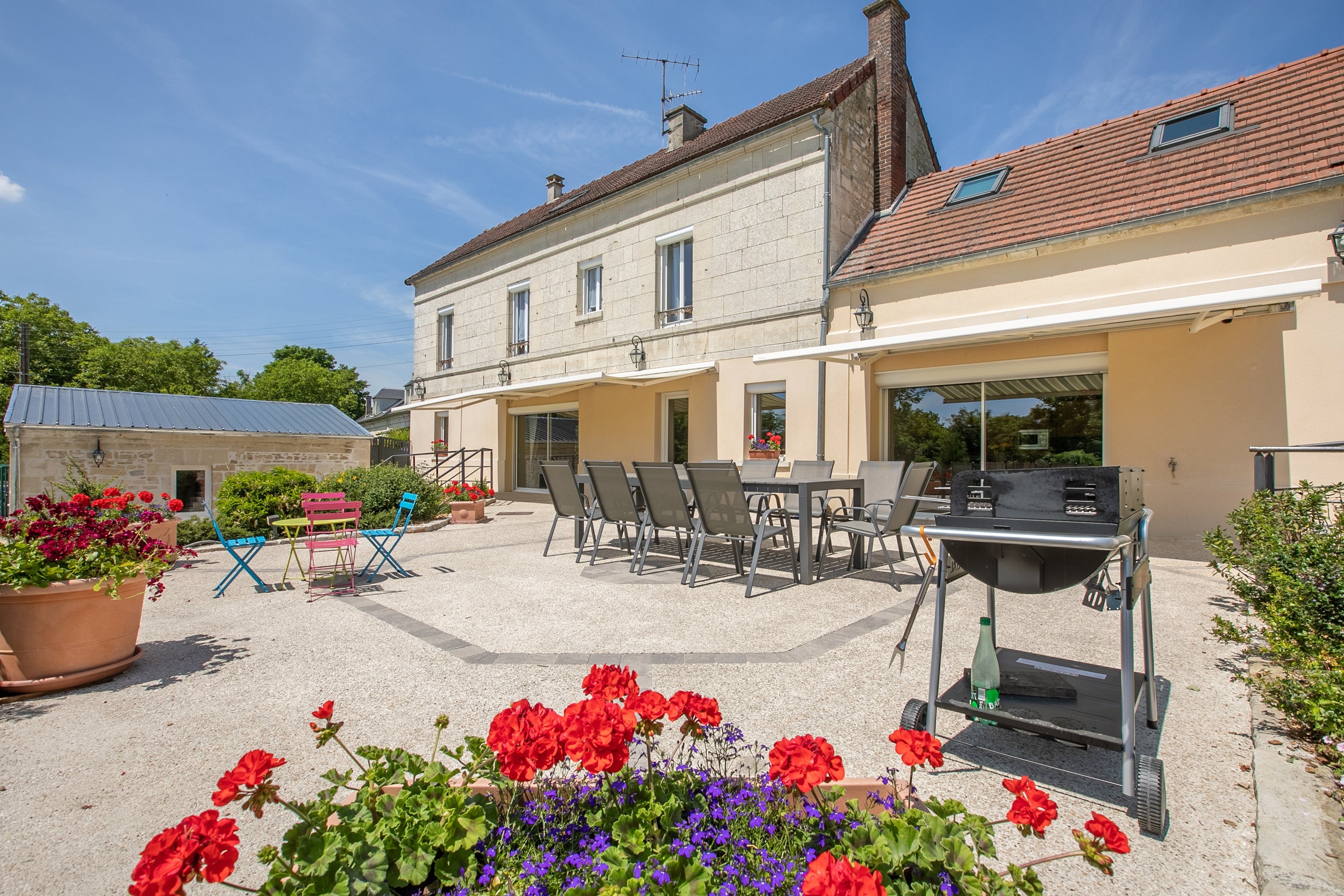 Château Futaie Largny: Stylish 4-Bedroom Apartment with Private Jacuzzi, Aisne France
