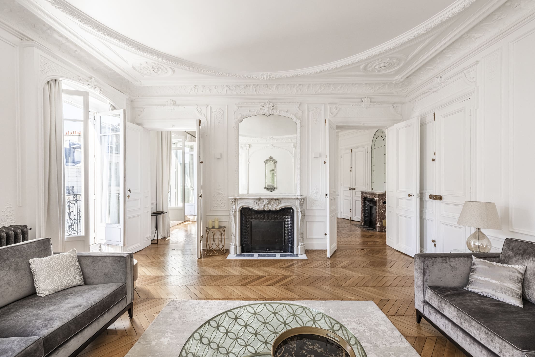 Château Grands Magasins Paris: Elegant 2-Bedroom Apartment Rental with Air Conditioning in Opéra Paris