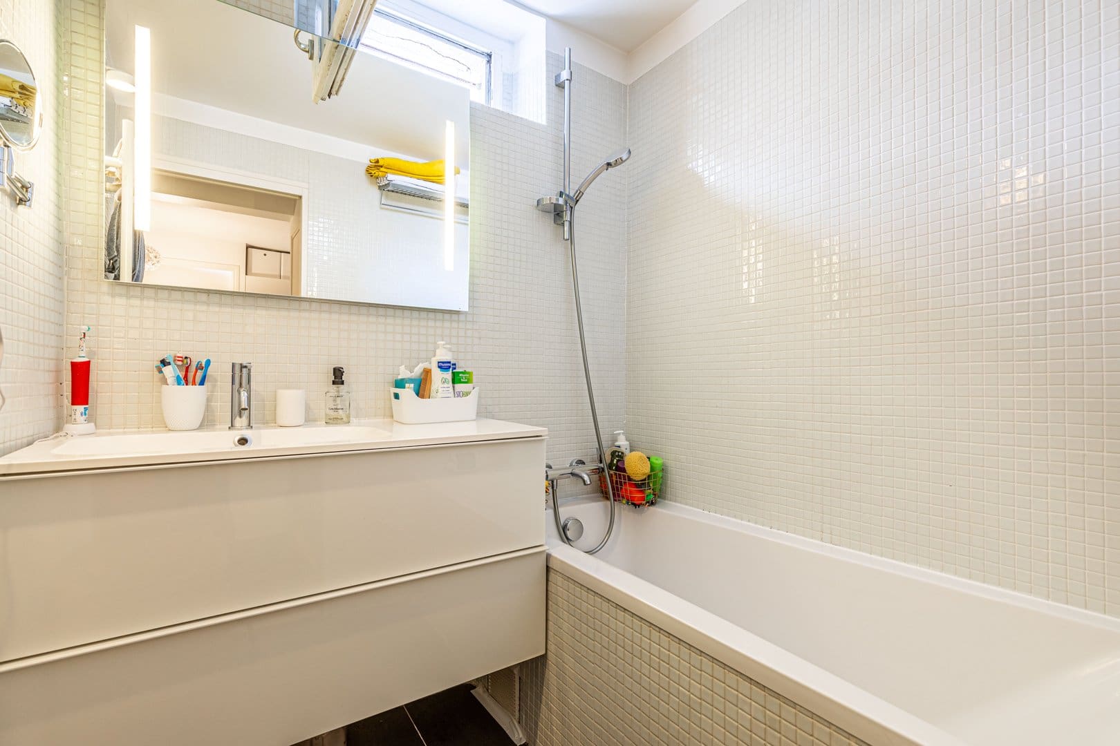 Château Grange Montorgueil: Charming 2-Bedroom Family-Friendly Apartment Rental Montorgueil Les Halles Paris