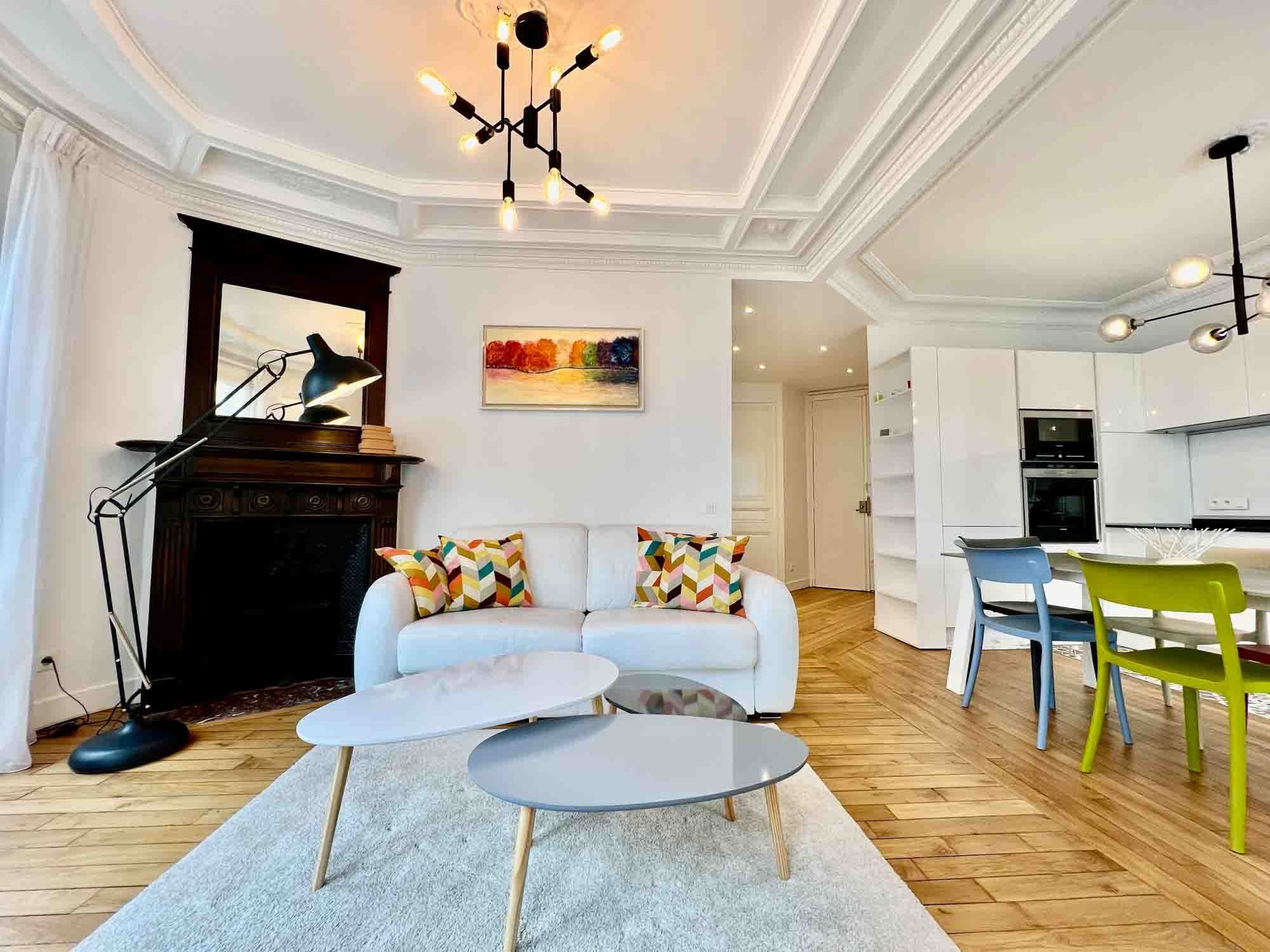Villa Crépuscule Passy Eiffel Tower-847966: Chic 1-Bedroom Apartment Rental with Work Space Near Eiffel Tower Paris