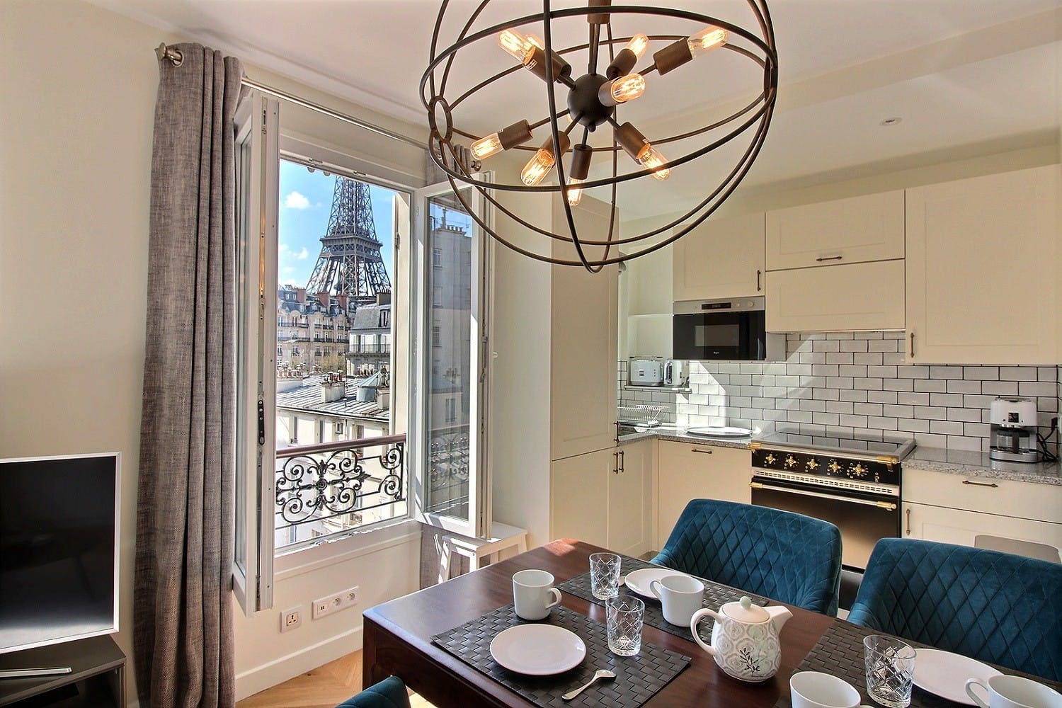 Villa Céladon Passy Eiffel Tower-848425: Contemporary 2-Bedroom Apartment Rental with Eiffel Tower Views, Paris