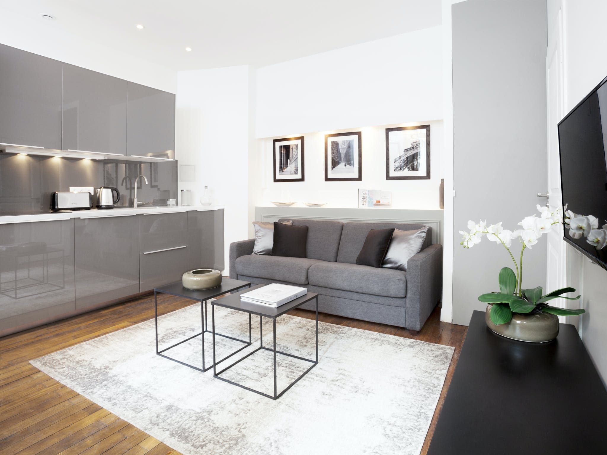 Château Halles Montorgueil Montorgueil – Les Halles 2: Chic 2-Bedroom Family-Friendly Apartment Rental Montorgueil Paris