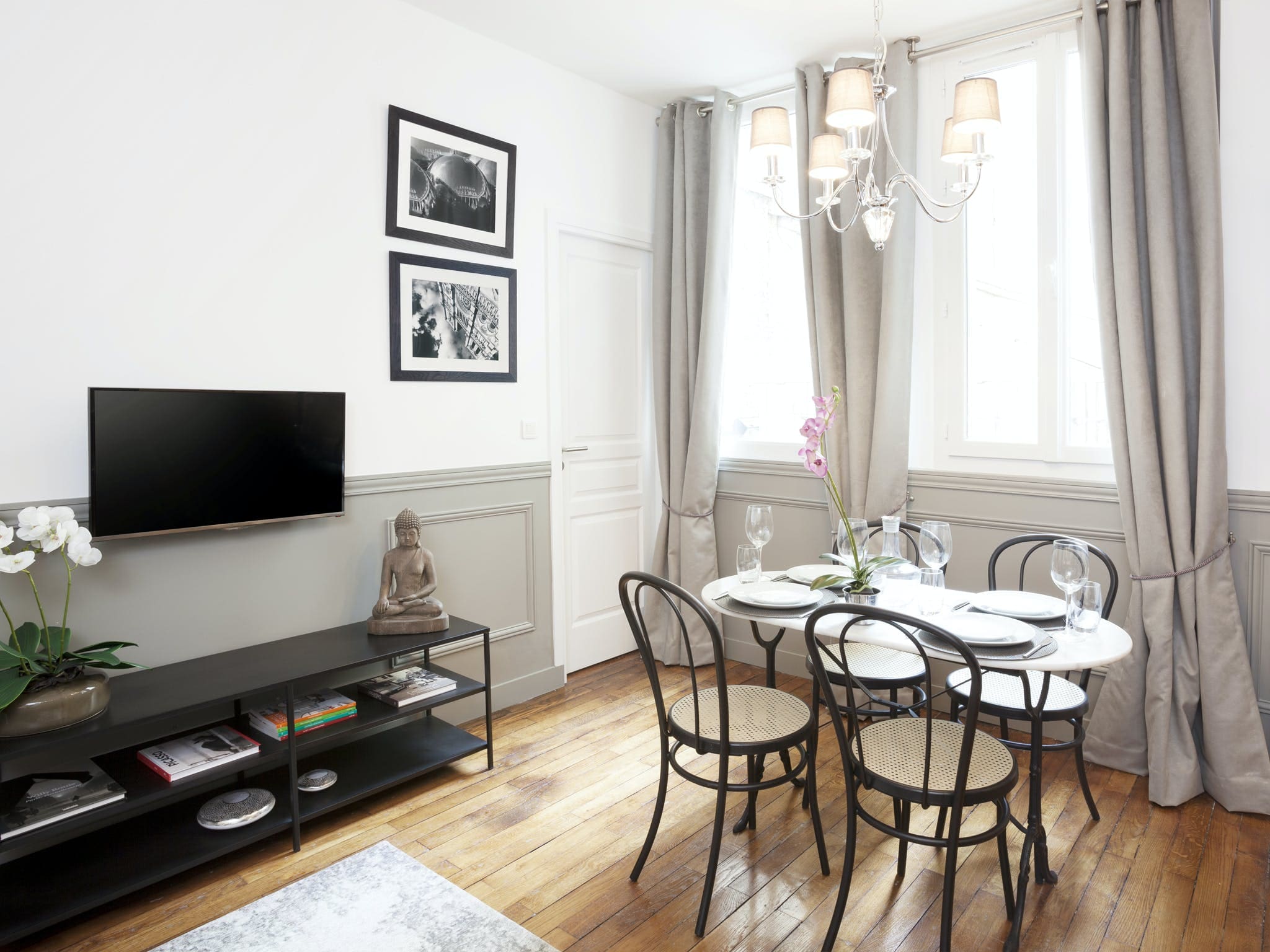 Château Halles Montorgueil Montorgueil – Les Halles 2: Chic 2-Bedroom Family-Friendly Apartment Rental Montorgueil Paris