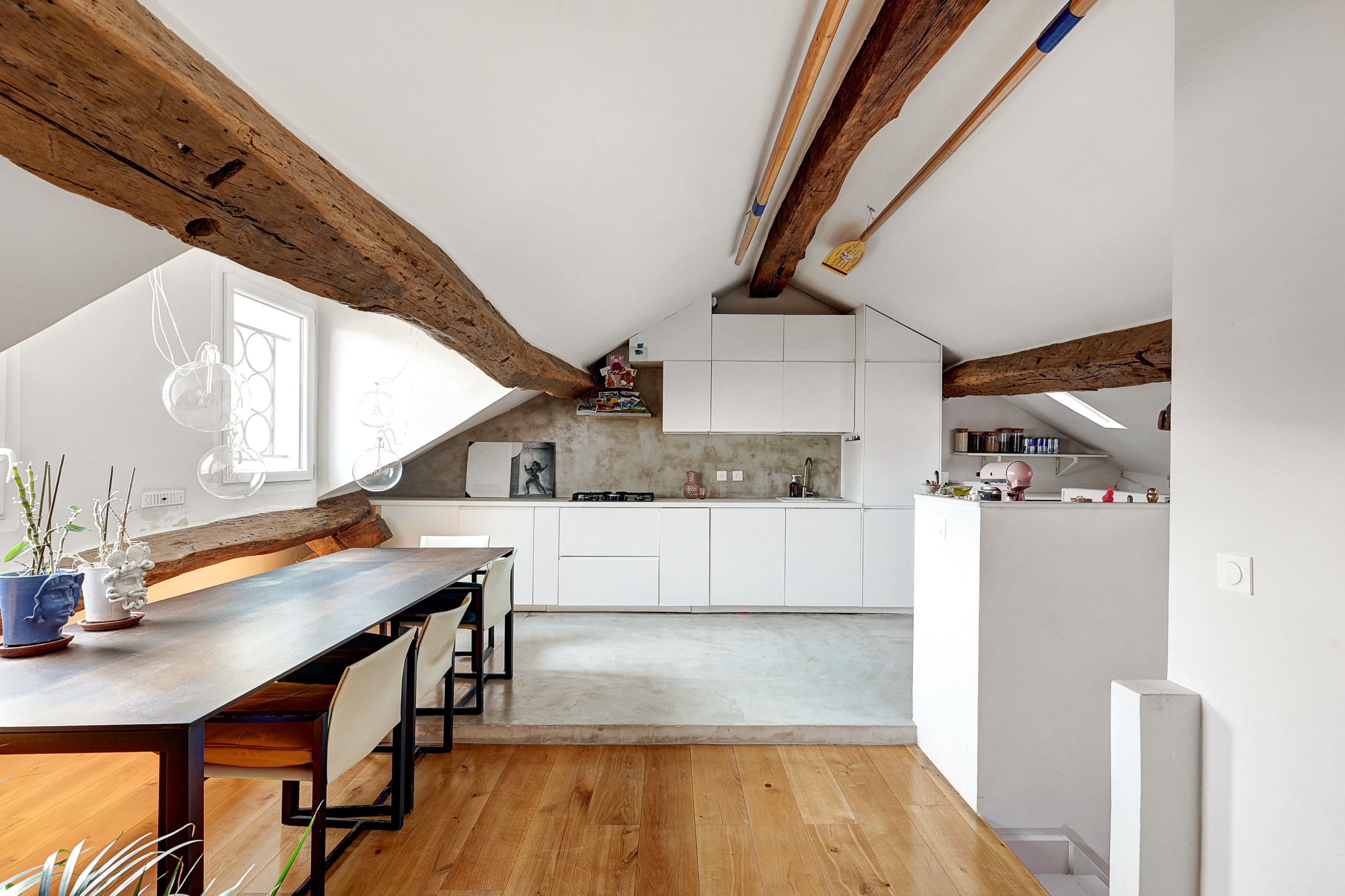 Villa Safran Bourse Montorgueil – Les Halles: Stylish 2-Bedroom Penthouse Rental with Roof Terrace, Montorgueil Paris