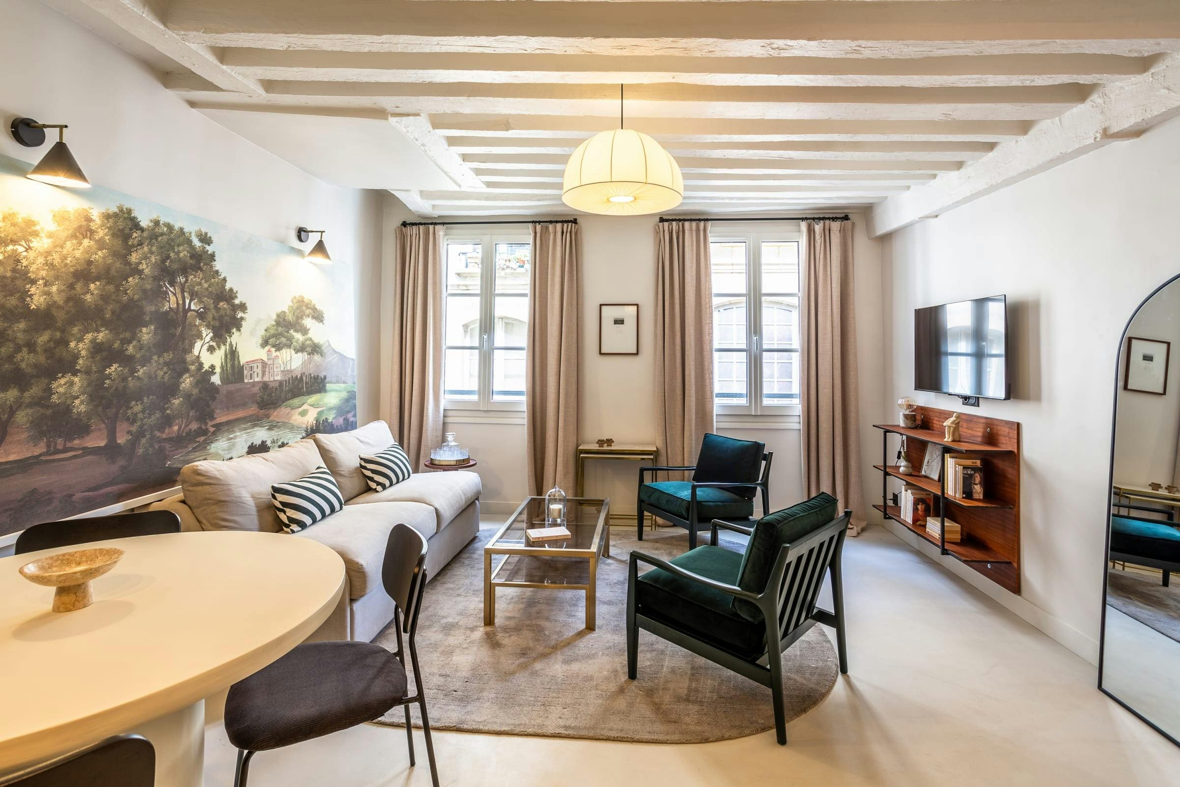 Château Hallois Montorgueil: Stylish 1-Bedroom Apartment Rental with Air-Con in Montorgueil, Paris