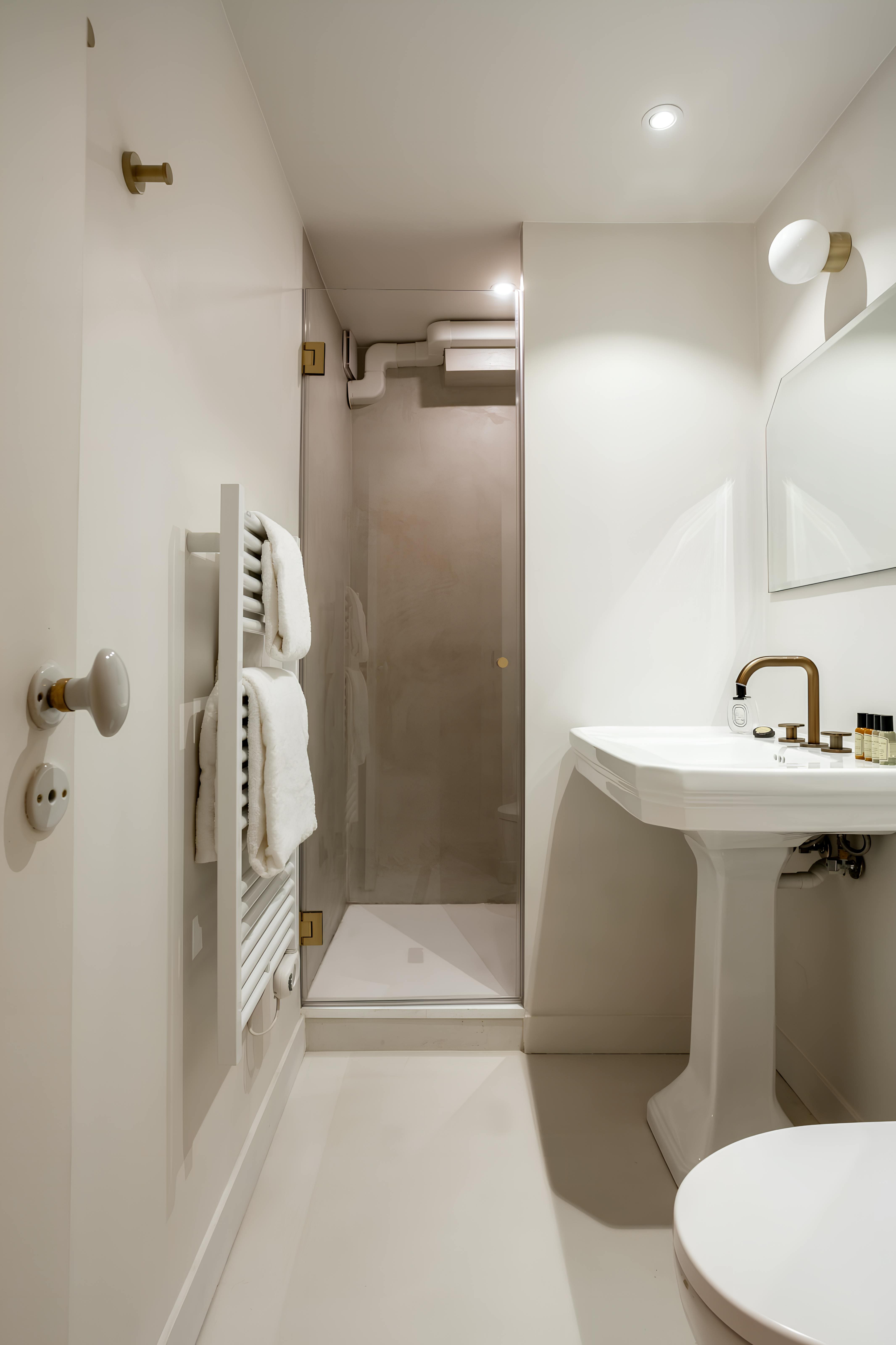 Château Hallois Montorgueil: Stylish 1-Bedroom Apartment Rental with Air-Con in Montorgueil, Paris