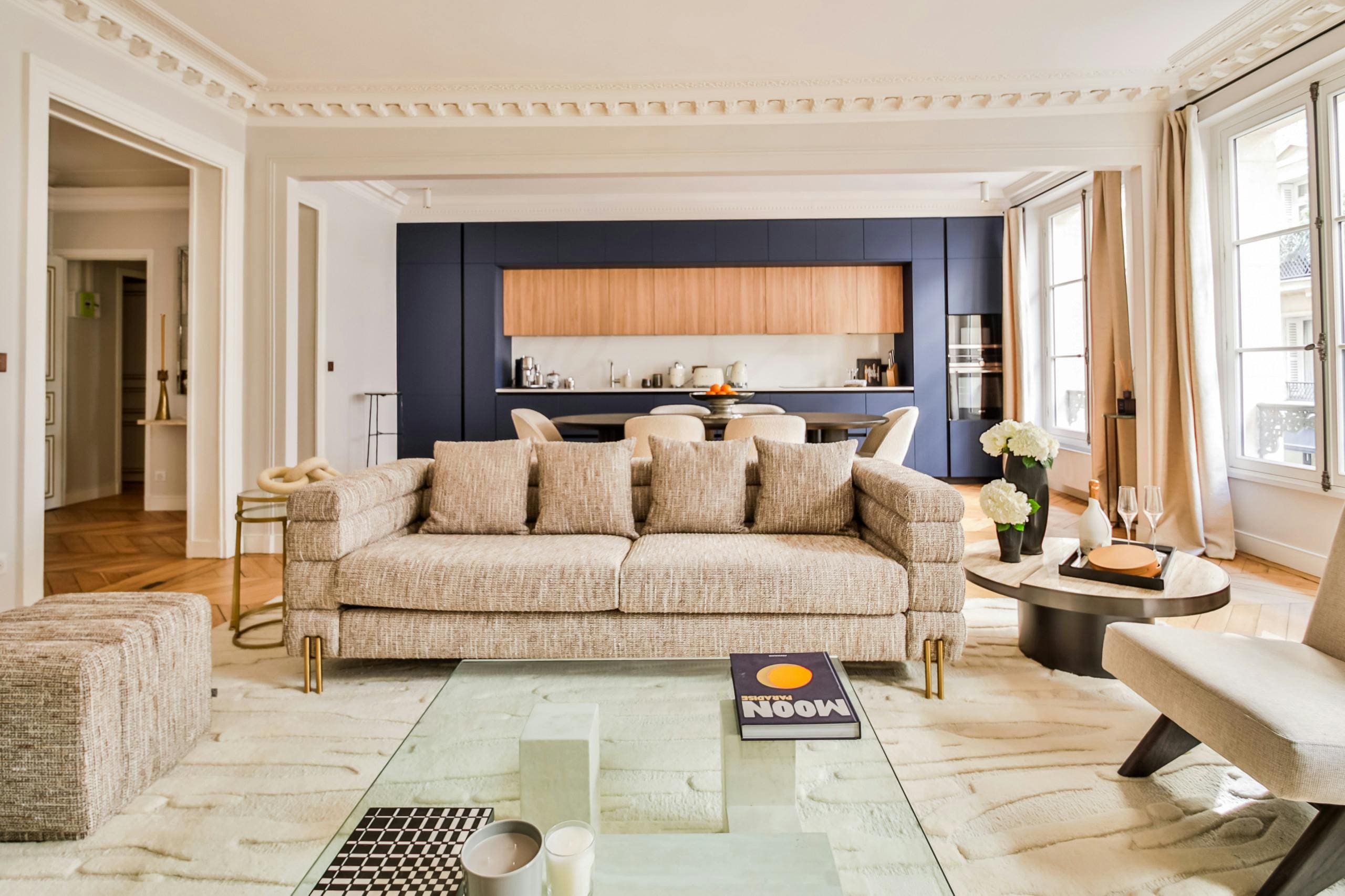 Château Lys Odéon: Elegant 3-Bedroom Townhouse Rental with Family-Friendly Features, Saint Germain des Prés