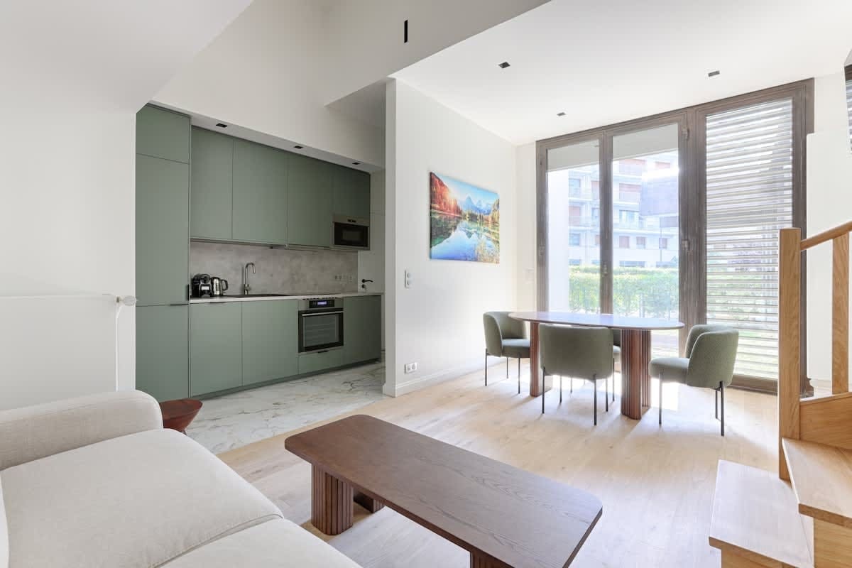 Château Marguerite Trocadéro: Elegant 2-Bedroom Apartment Rental with Family-Friendly Features in Trocadéro, Paris