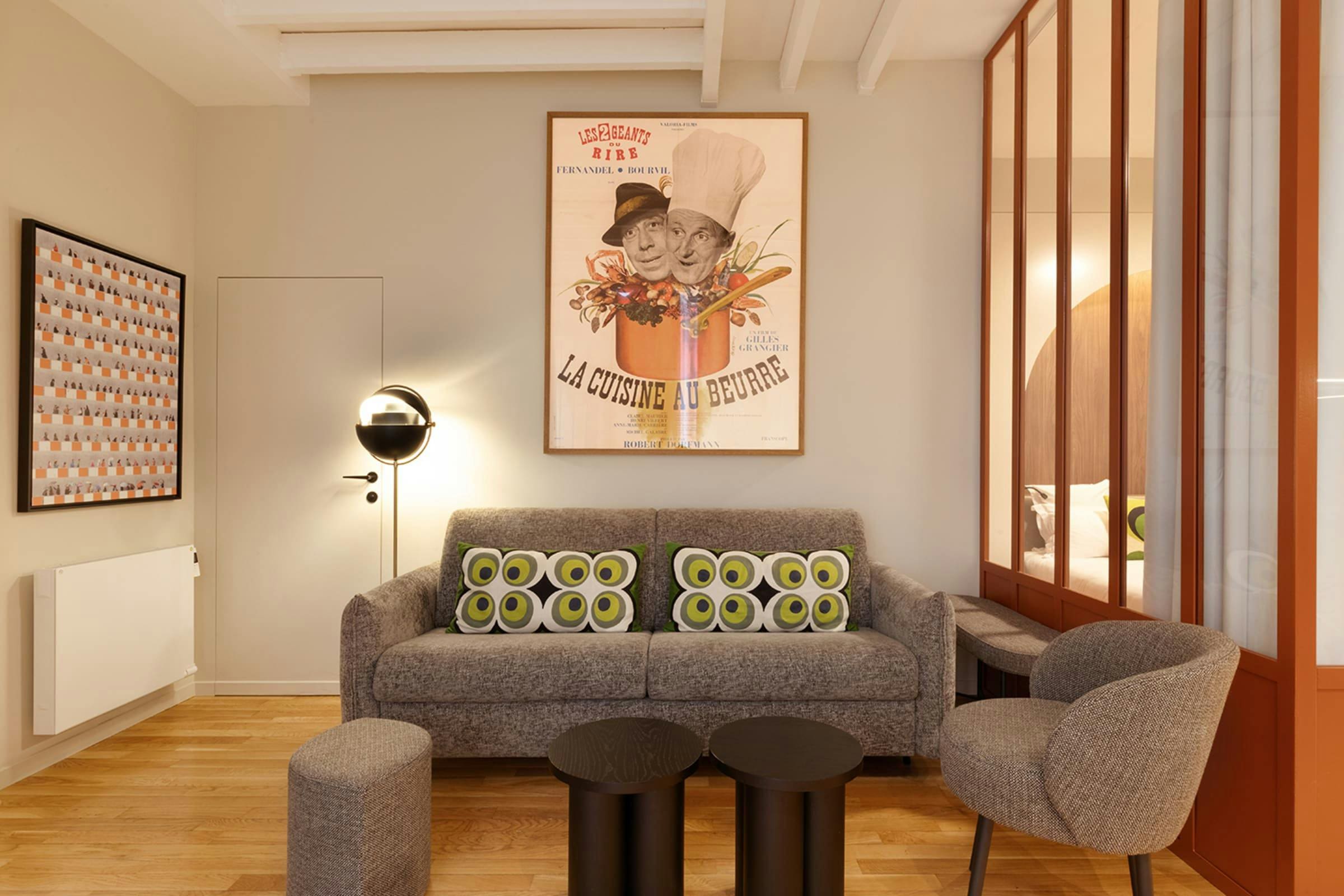 Château Martyrs Montmartre: Charming 2-Bedroom Family-Friendly Apartment Rental Montmartre Sacré-Coeur Paris