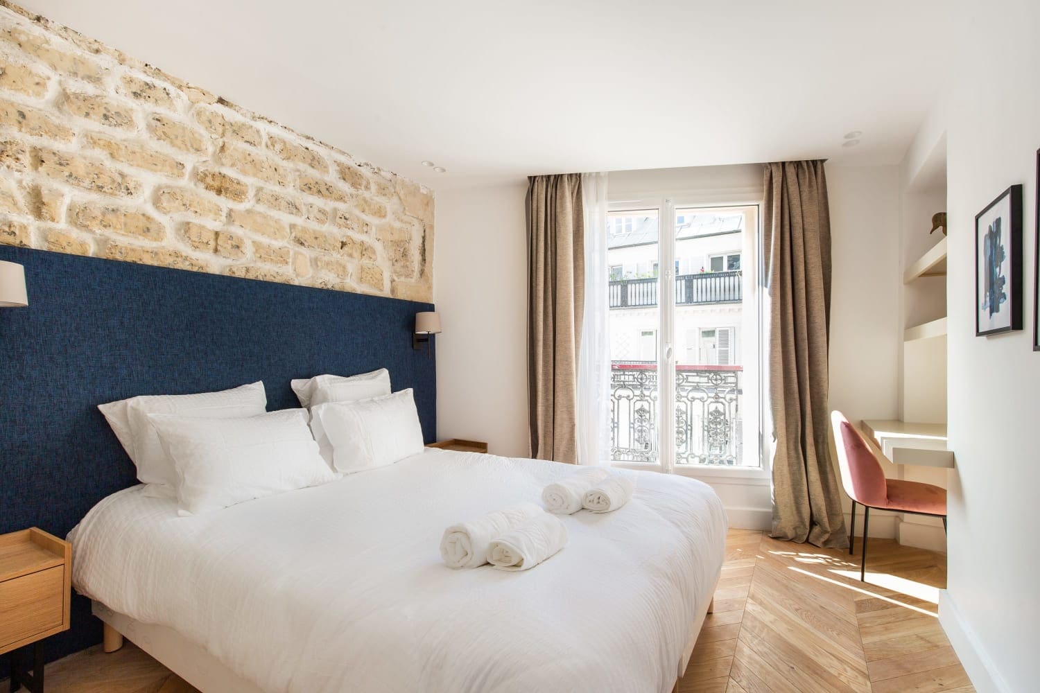 Château Martyrs Pigalle: Chic 2-Bedroom Apartment Rental with Air-Con in South Pigalle, Paris