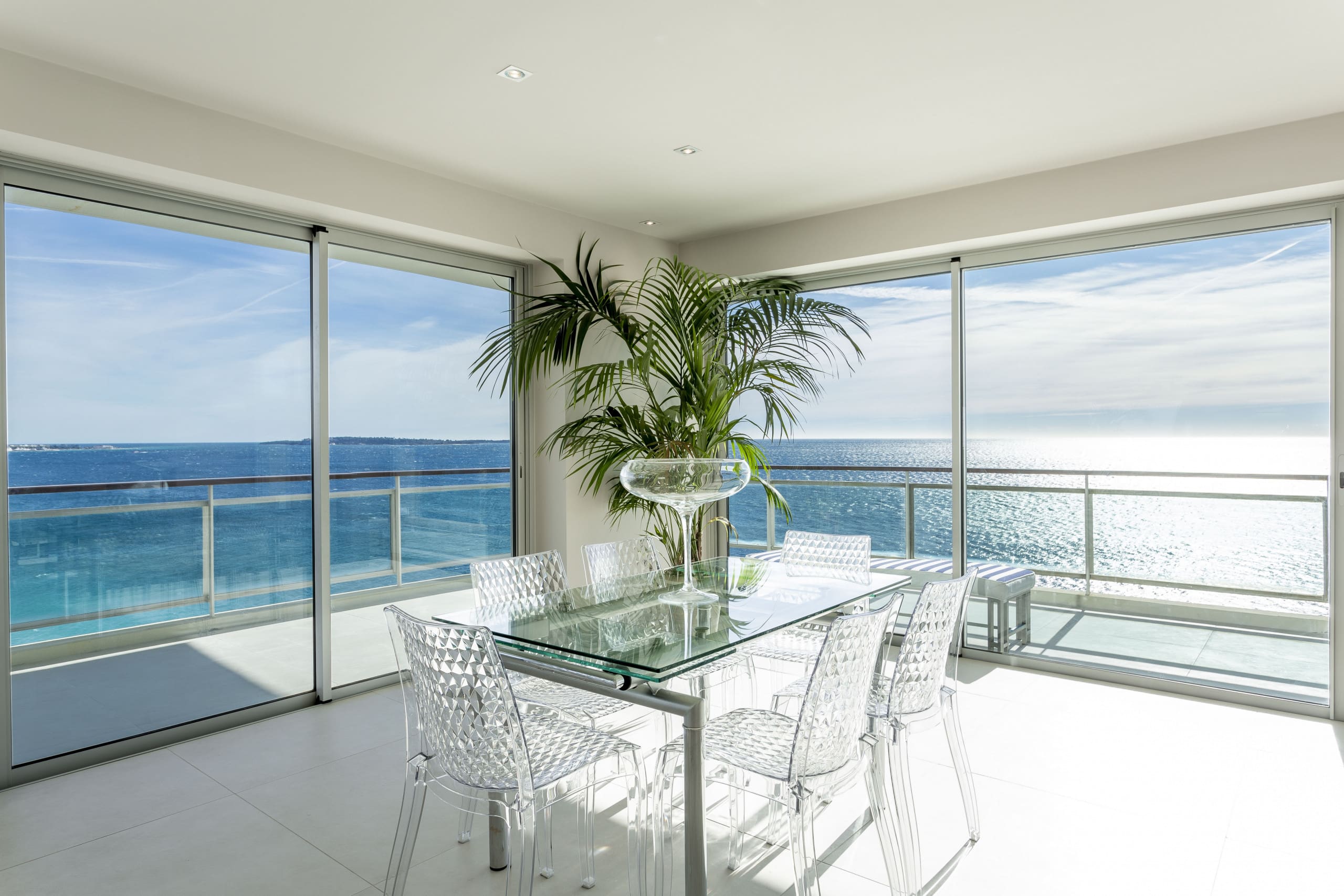 Villa Crépuscule Basse Californie Cannes-757112: Spacious 3-Bedroom Beachfront Apartment with Seaview, Cannes