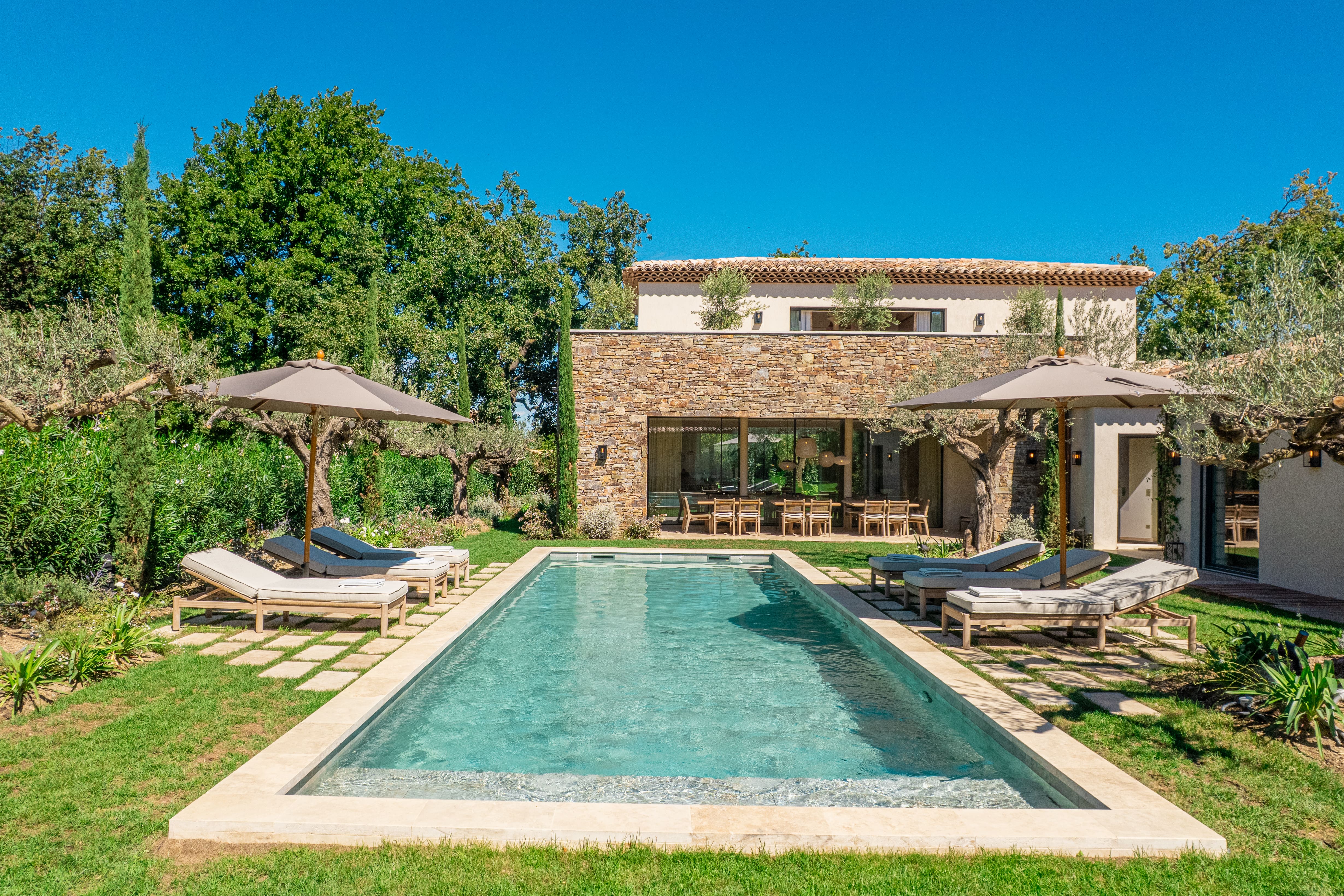 Château Crépuscule Pigeonnier Saint-Tropez: Luxury 8-Bedroom Apartment with Spa and Pool, Saint-Tropez