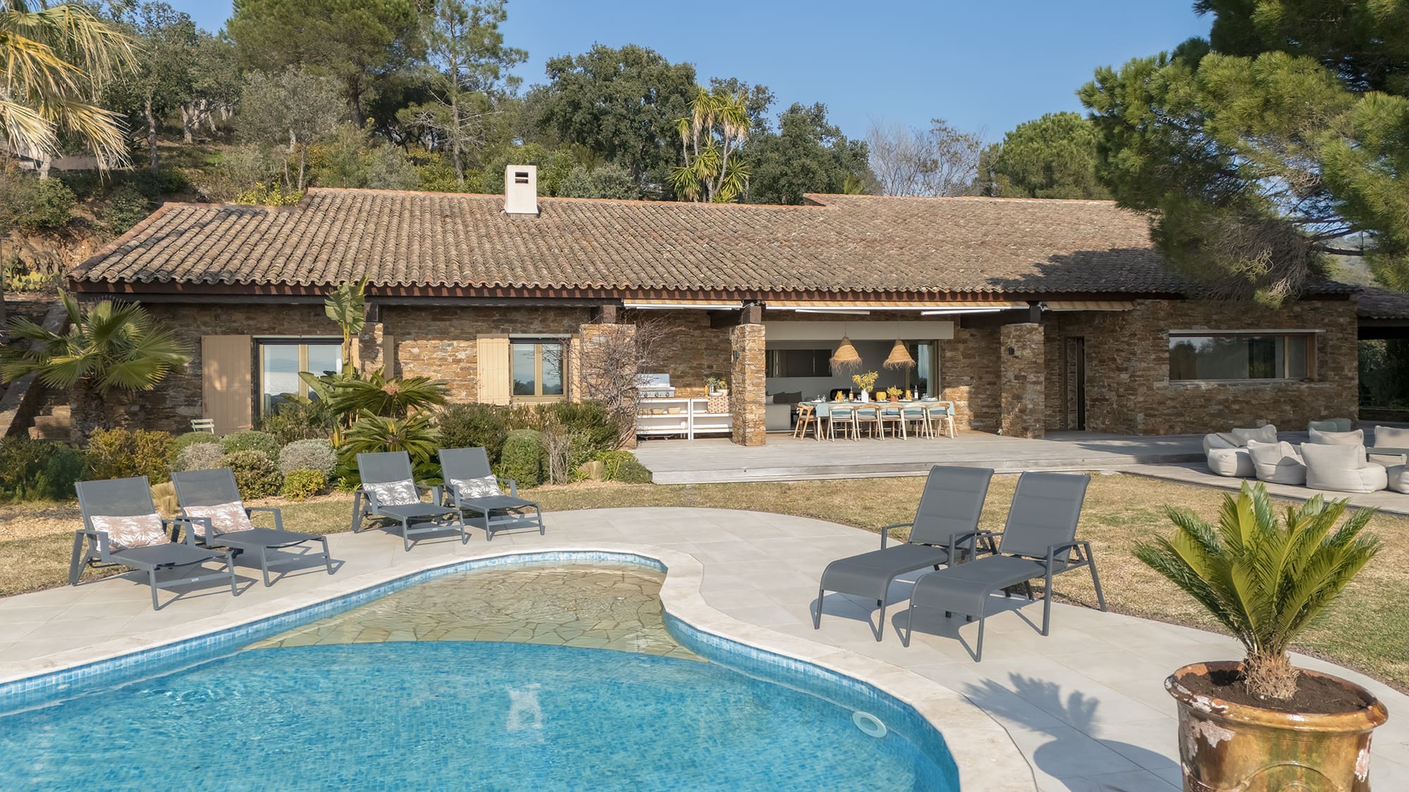 Villa Crépuscule Favière Saint-Tropez: Luxury 6-Bedroom Villa with Infinity Pool and Sea Views, Toulon