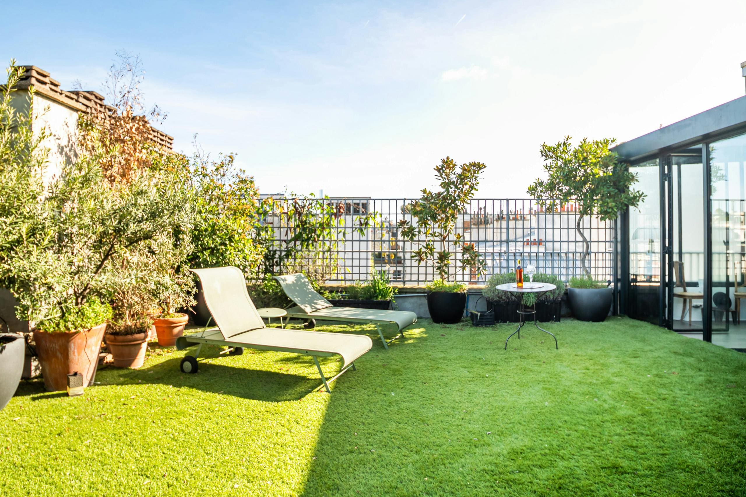 Villa Autan Pigeonnier Monceau – Ternes: Elegant 2-Bedroom Apartment with Private Terraces, Monceau Ternes Paris
