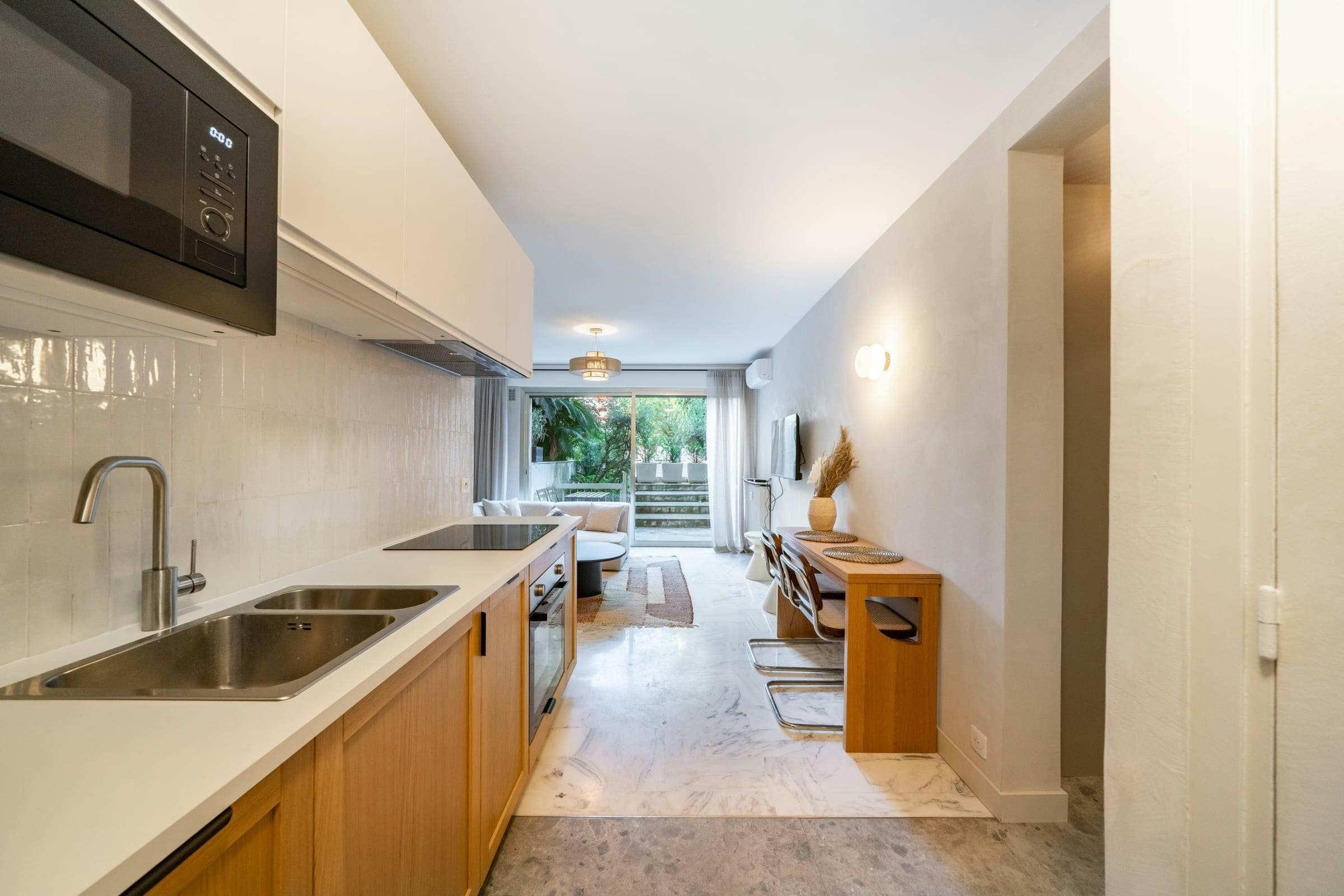 Château Mouré Cannes Cannes 2: Stylish 2-Bedroom Apartment with Tennis Court Near Beach, Cannes