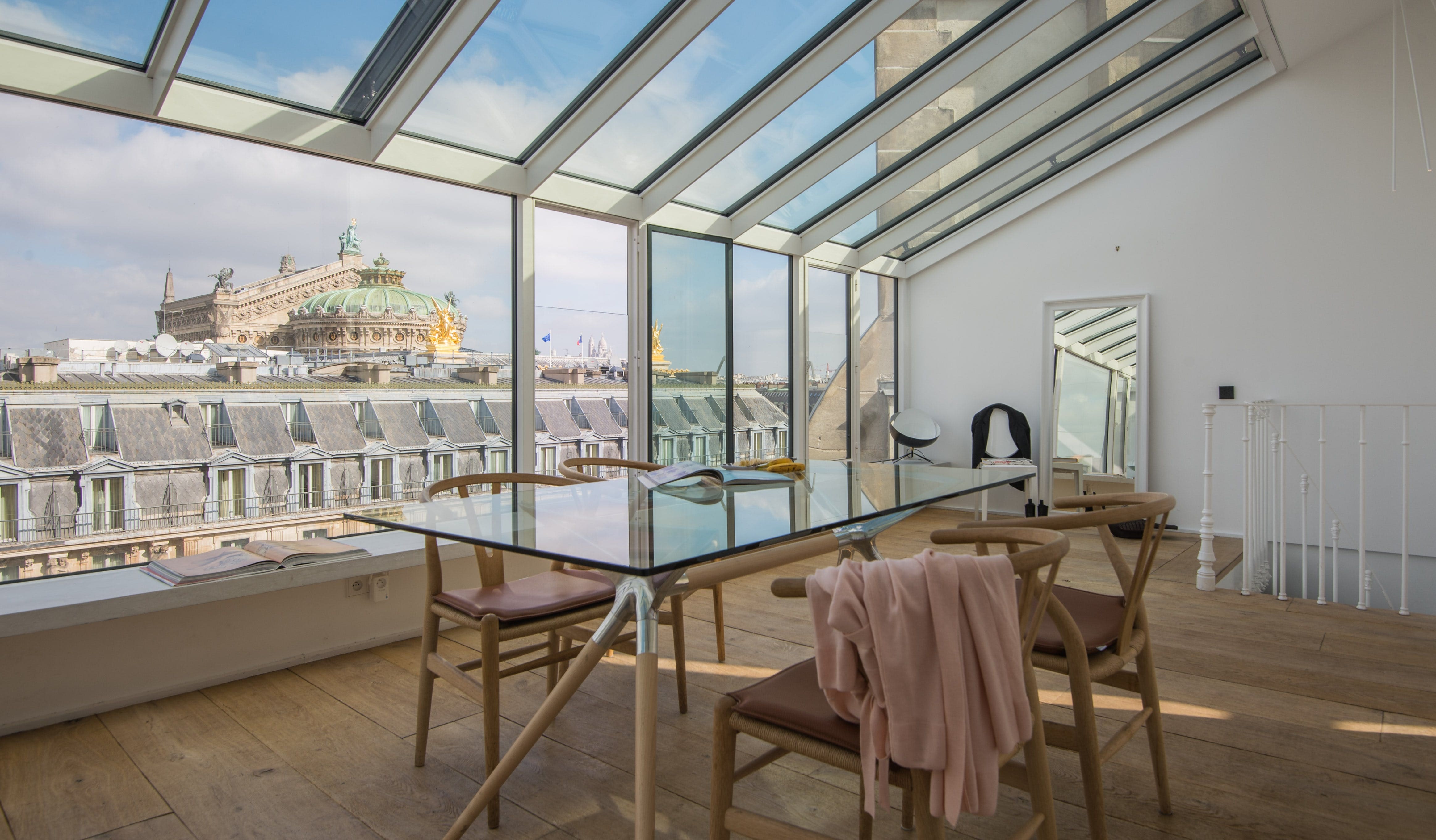 Château Opéra Garnier Opéra – Madeleine – Grands Magasins: Elegant 1-Bedroom Apartment Rental with Air-Con in Opéra Paris