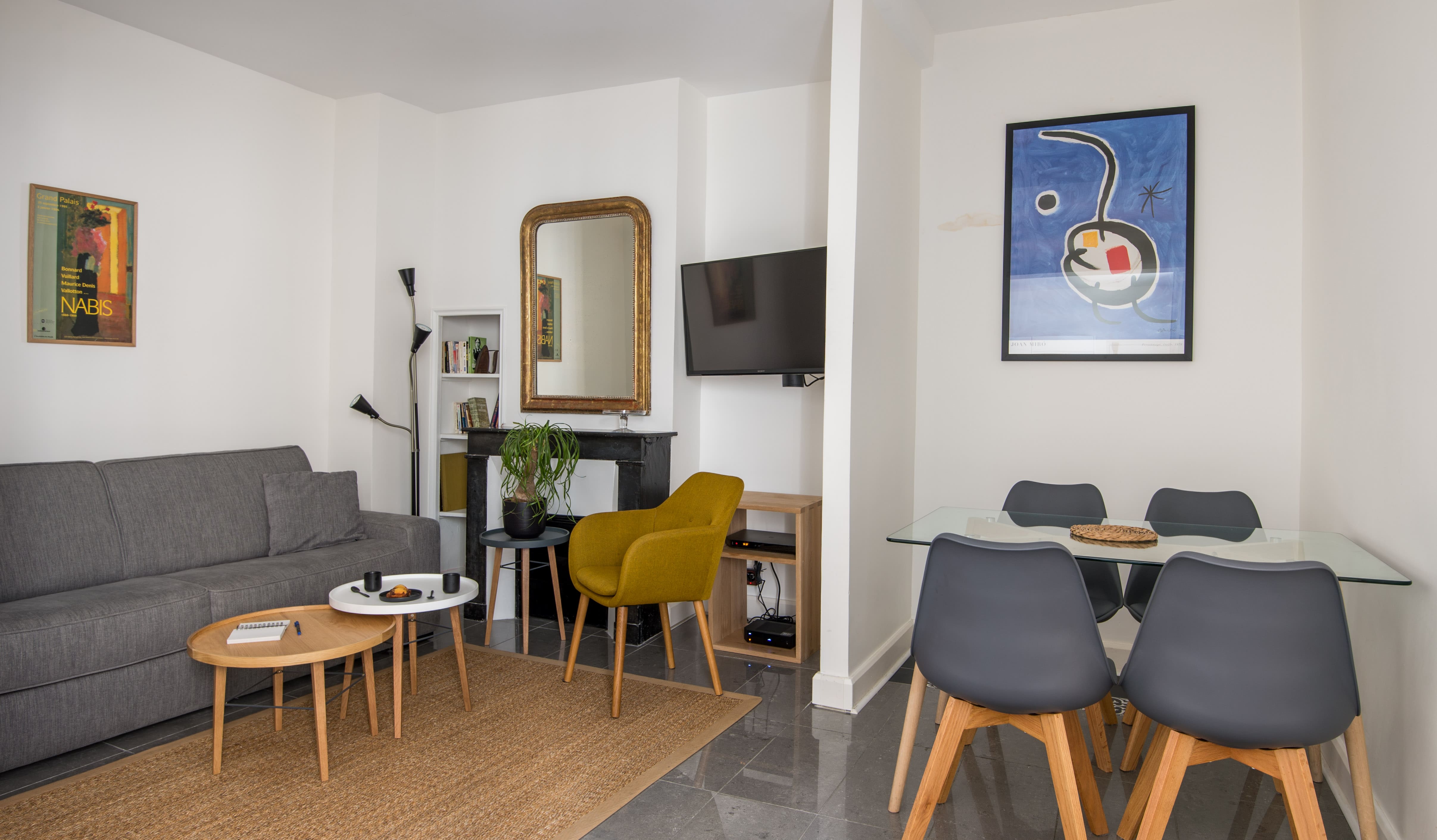 Château Palais Royal Paris Louvre – Palais Royal 3: Elegant 1-Bedroom Apartment with Hot Tub in Louvre Palais Royal, Paris