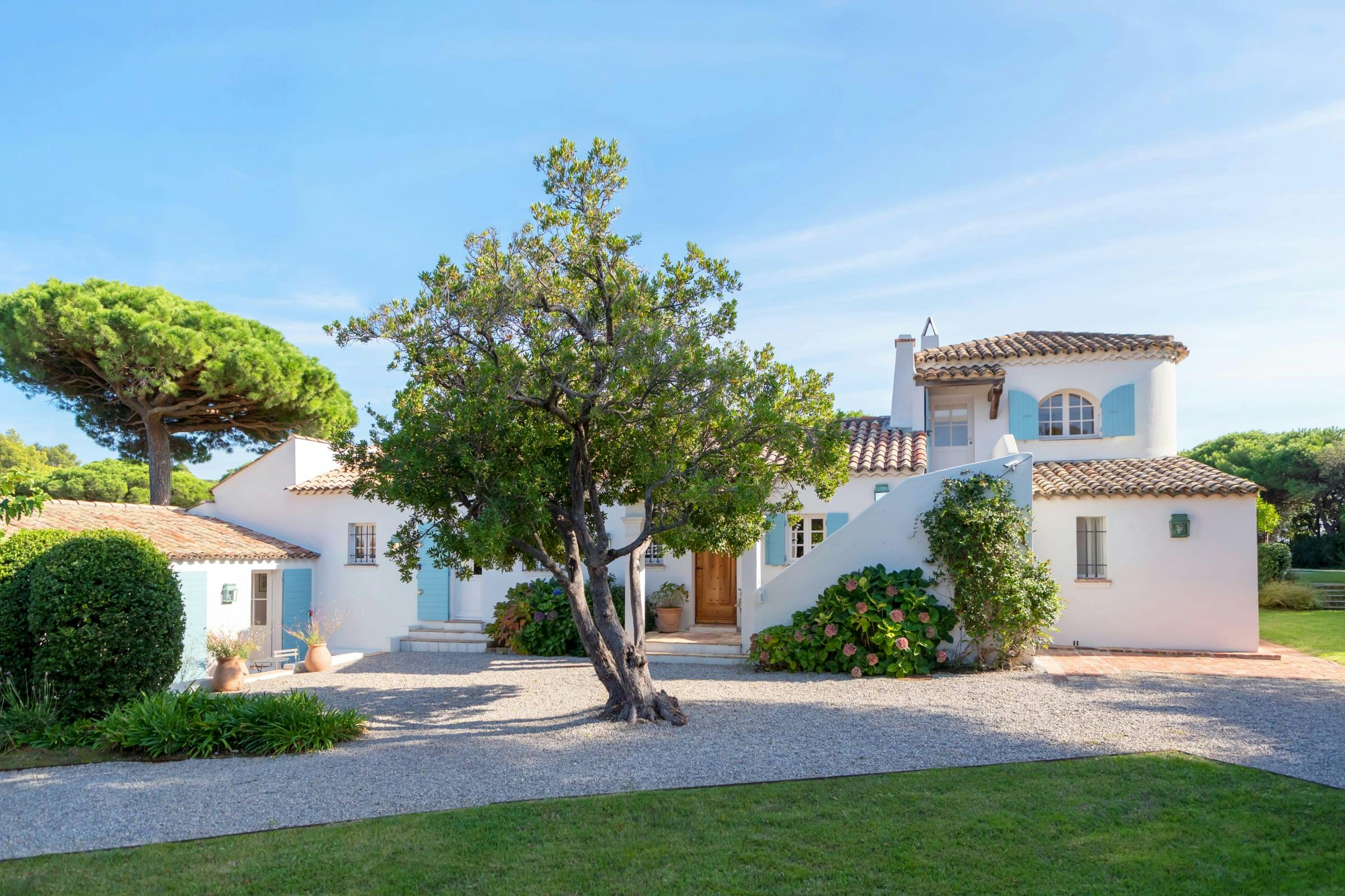 Villa Aurore Pigeonnier Saint-Tropez: Luxury 5-Bedroom Villa with Heated Pool and Sea Views, Saint-Tropez