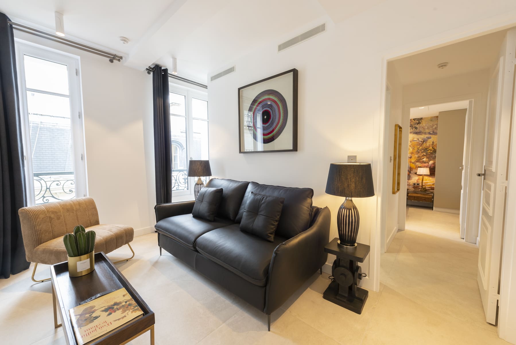 Château Périgord Paris: Stylish 1-Bedroom Apartment with Air-Con in Arc de Triomphe, Paris