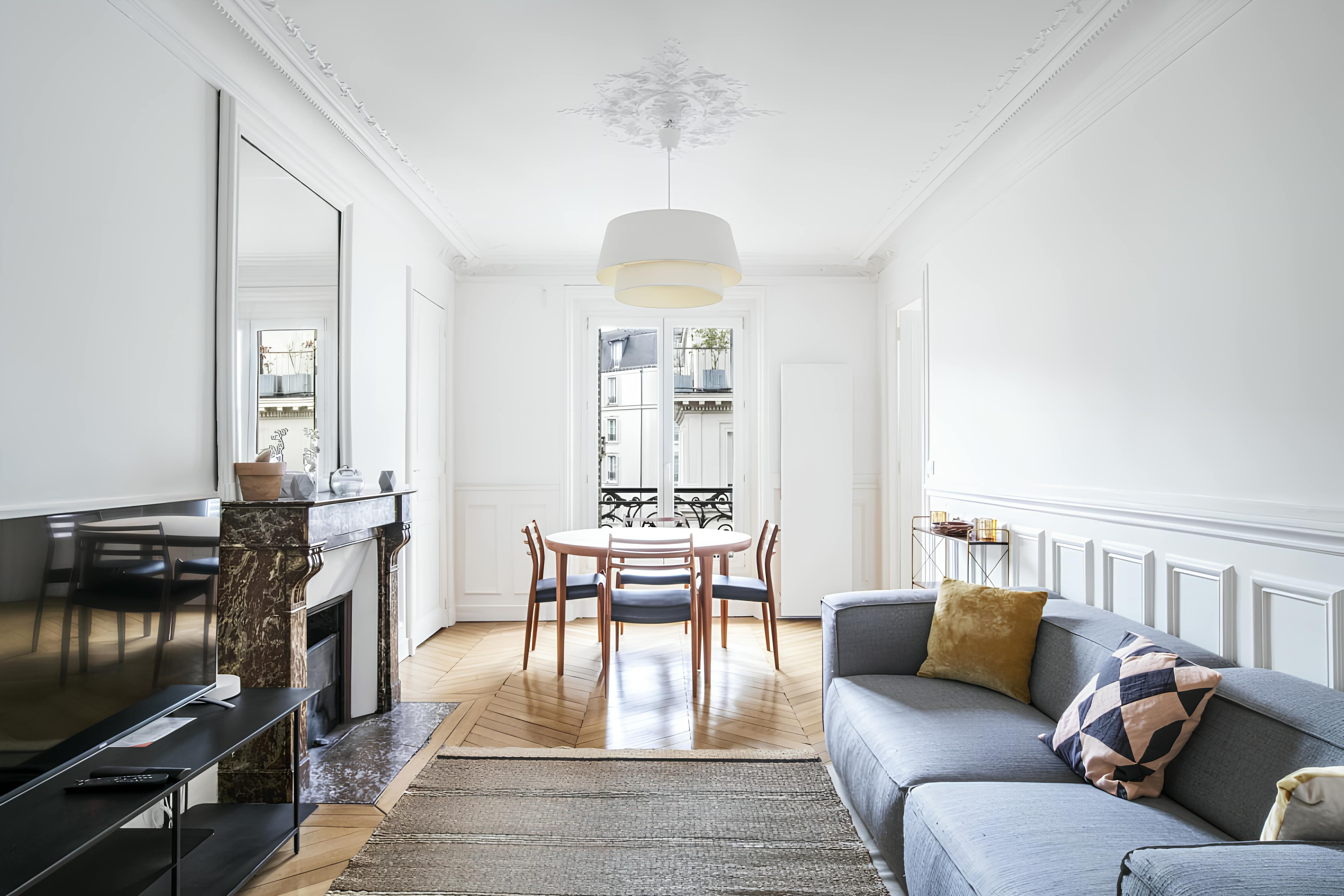 Villa Safran Lamarck South Pigalle: Stylish 2-Bedroom Apartment Rental with Family Features in South Pigalle