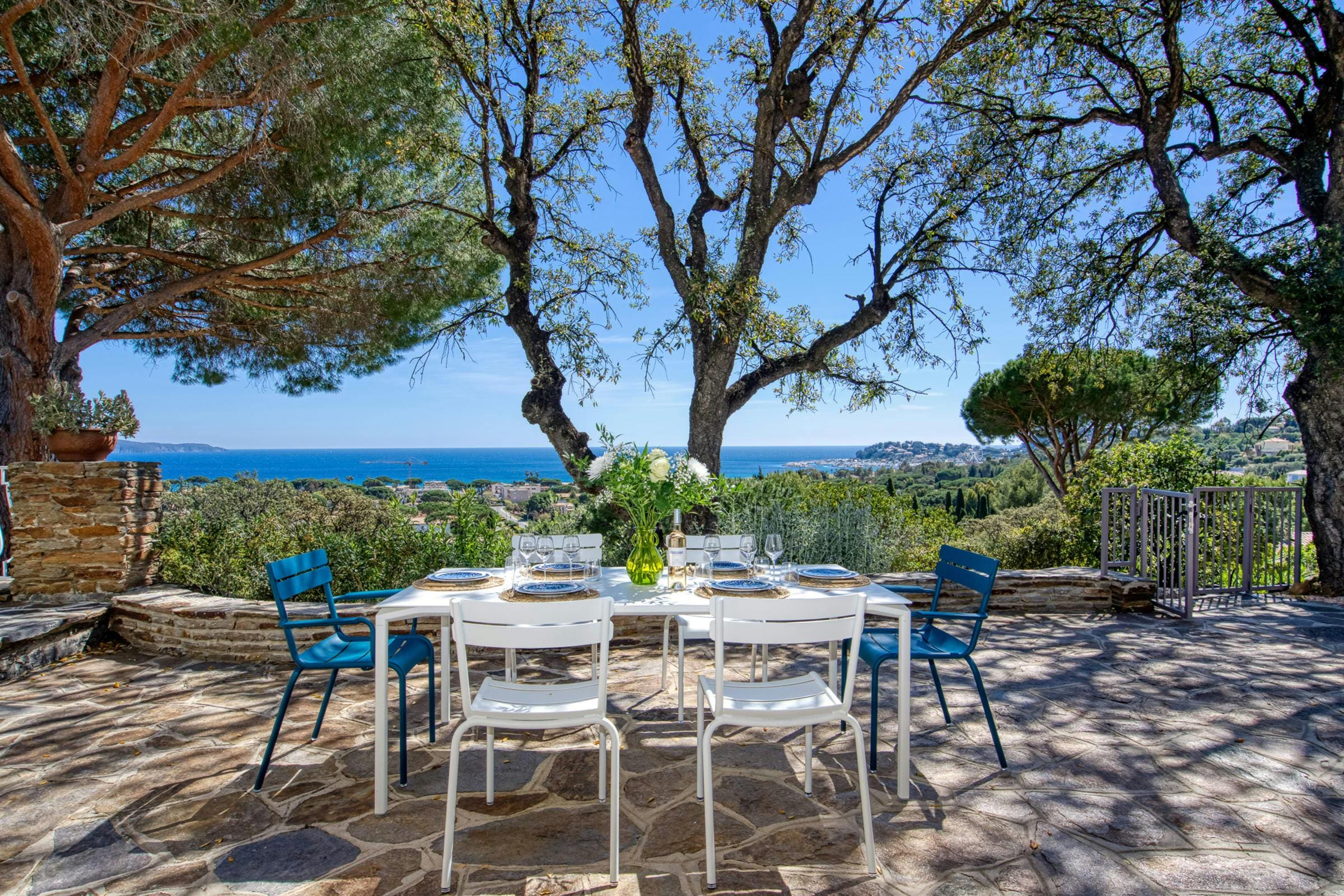 Château Pinède Saint-Tropez: Spacious 5-Bedroom Apartment with Saltwater Pool and Air-Con, Saint-Tropez