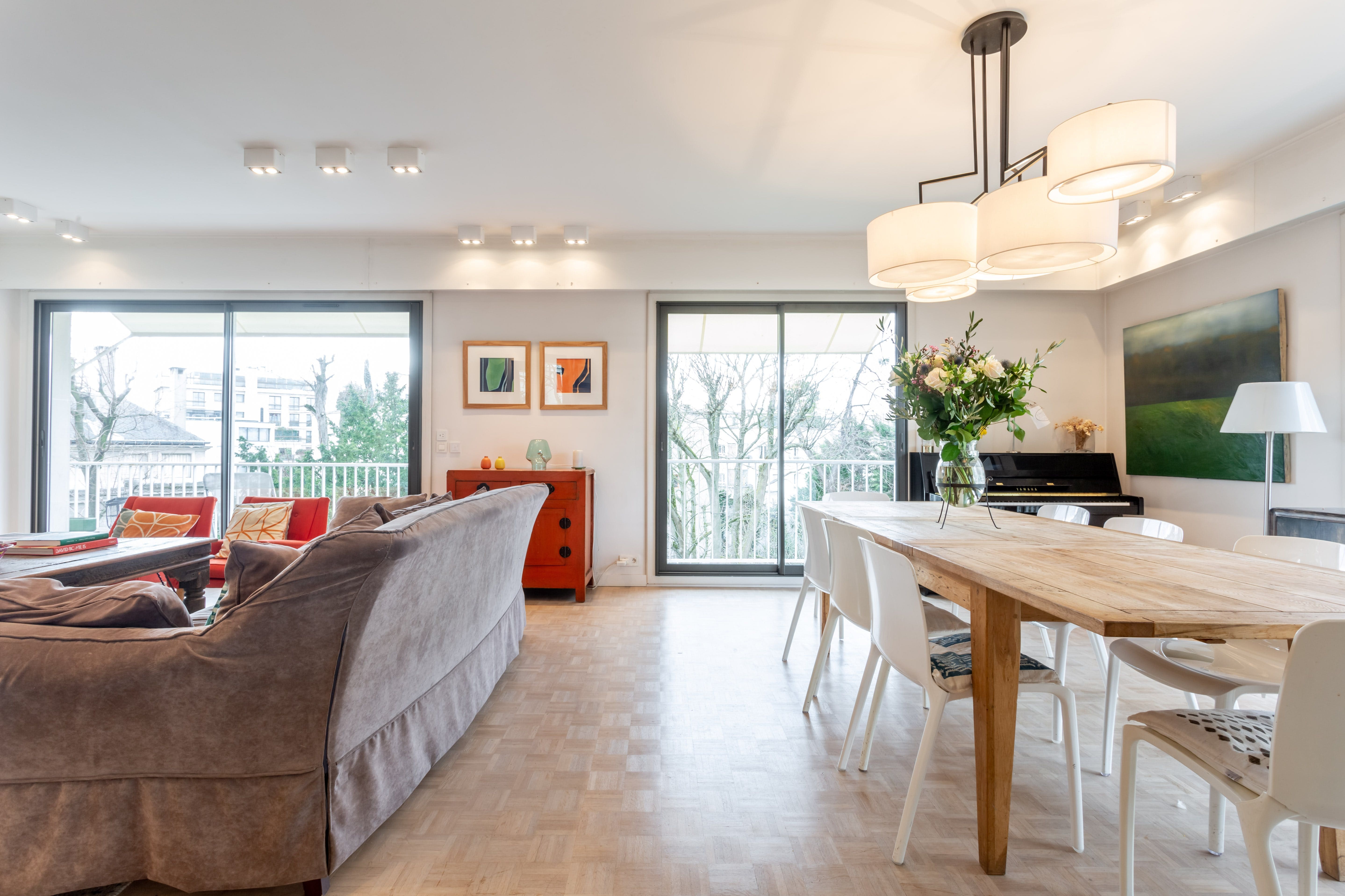 Château Poincaré Neuilly Neuilly-sur-Seine: Elegant 4-Bedroom Apartment with Balcony and Parking, Neuilly-sur-Seine