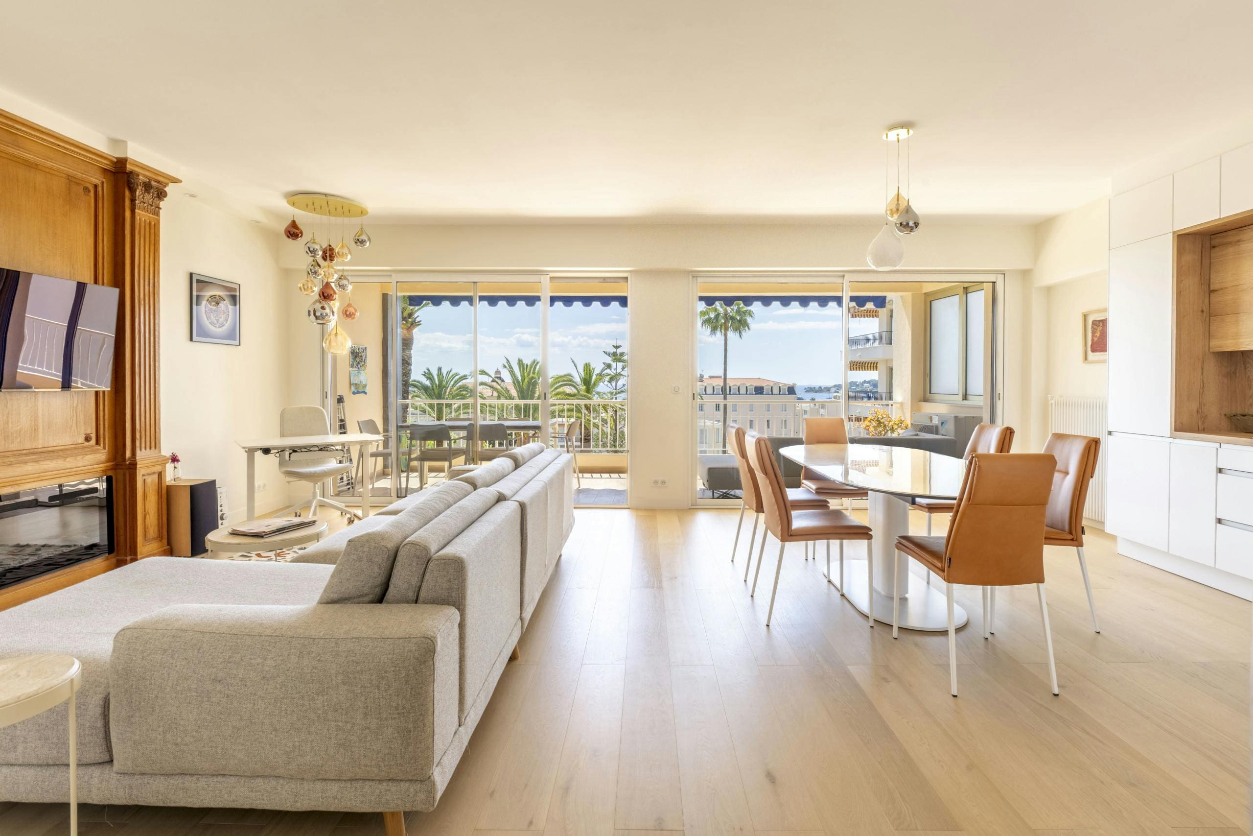 Château Quatrecoins Eze: Bright 1-Bedroom Apartment Rental with Sea View and Air-Con, Eze