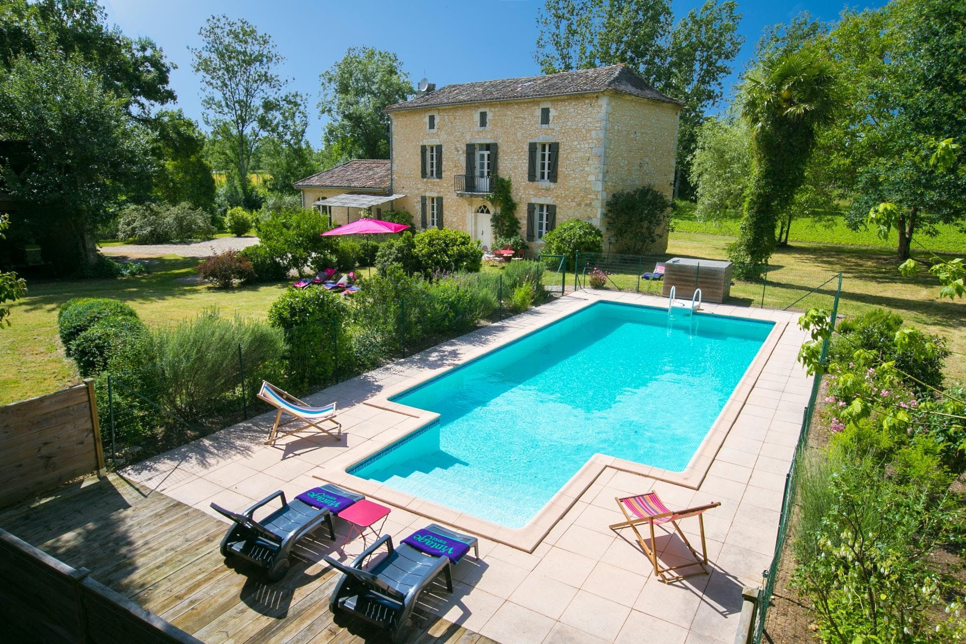 Château Quercus Castillonnès: Luxury 5-Bedroom Villa with Private Pool and Sea Views, Lot-et-Garonne