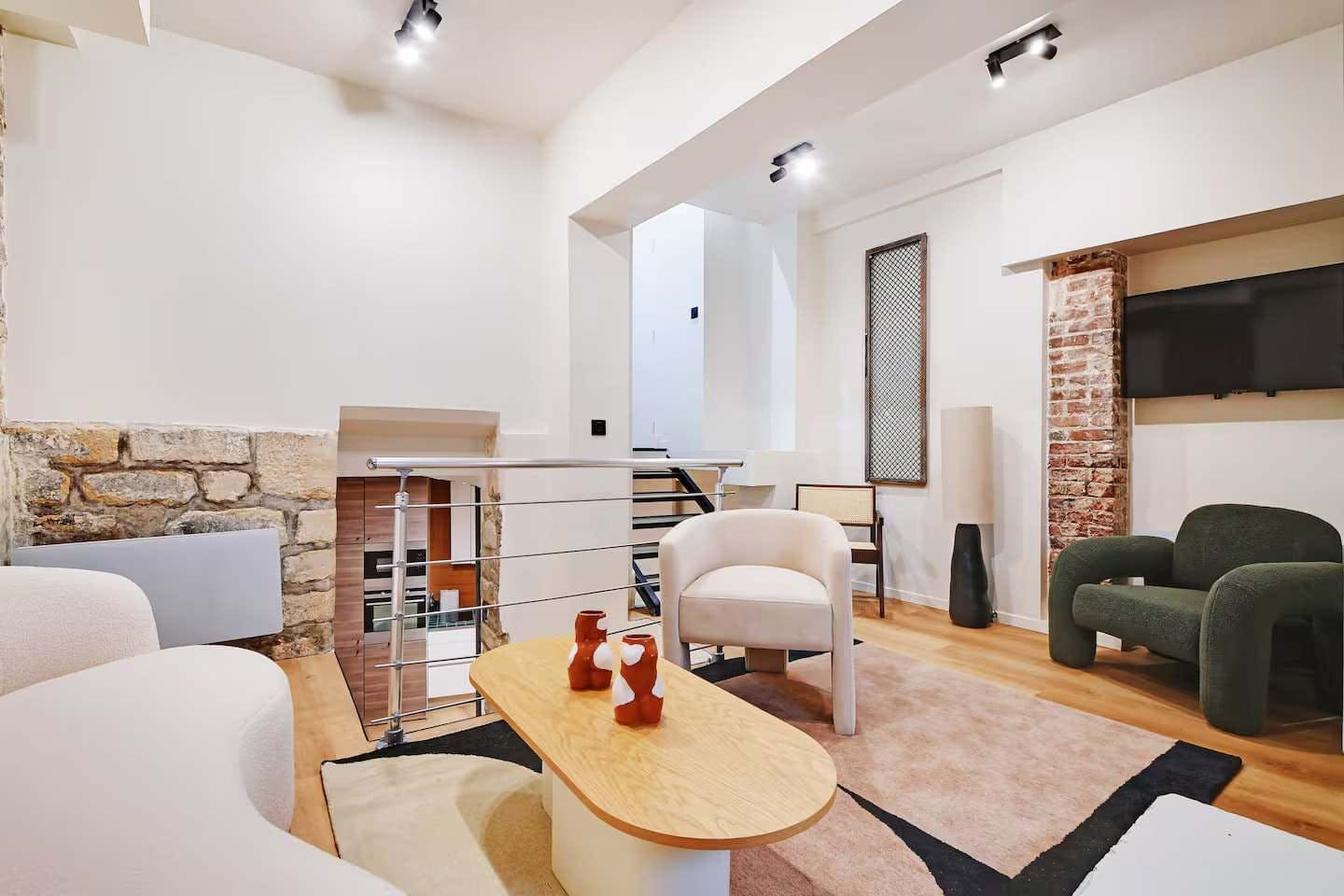 Villa Autan Bonne Nouvelle Grands Boulevards: Elegant 3-Bedroom Townhouse Rental with Hot Tub, Grands Boulevards Paris