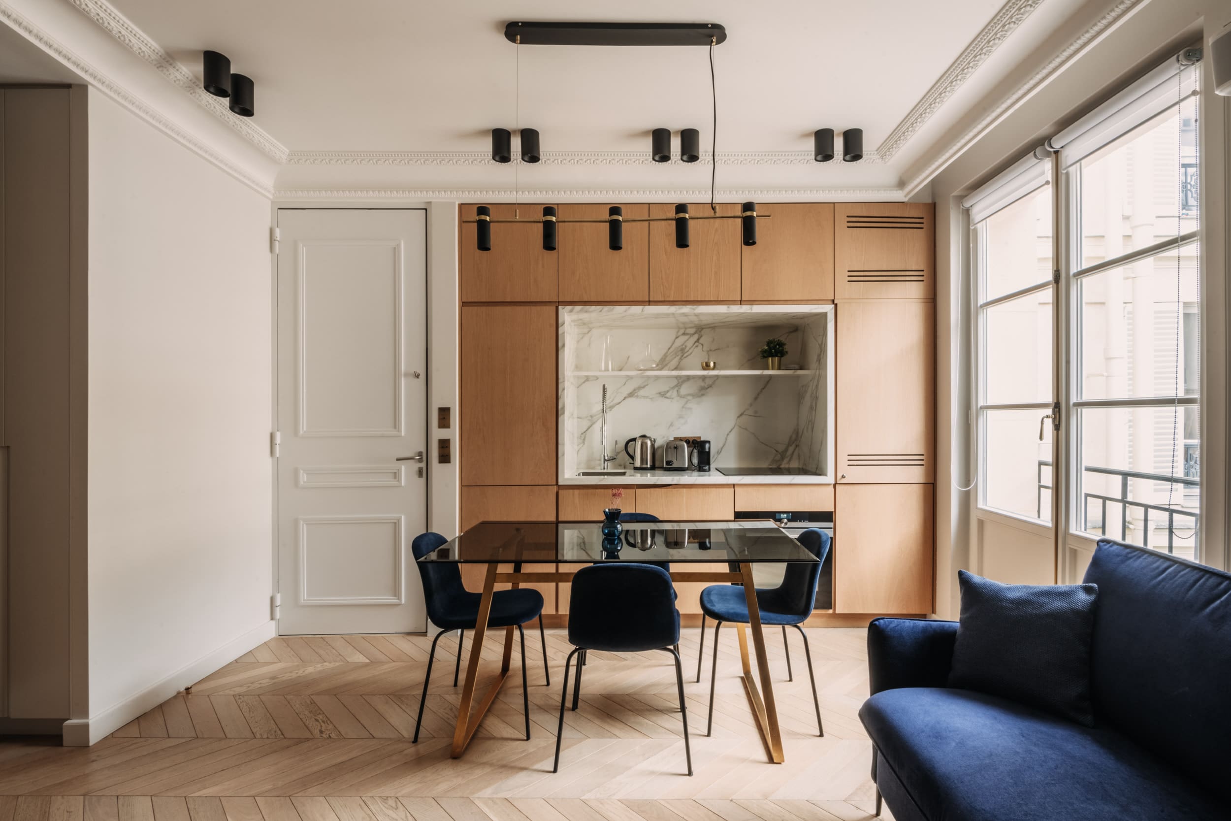 Château Rivoli PalaisRoyal: Charming 1-Bedroom Apartment Rental with Courtyard View, Louvre Palais Royal Paris