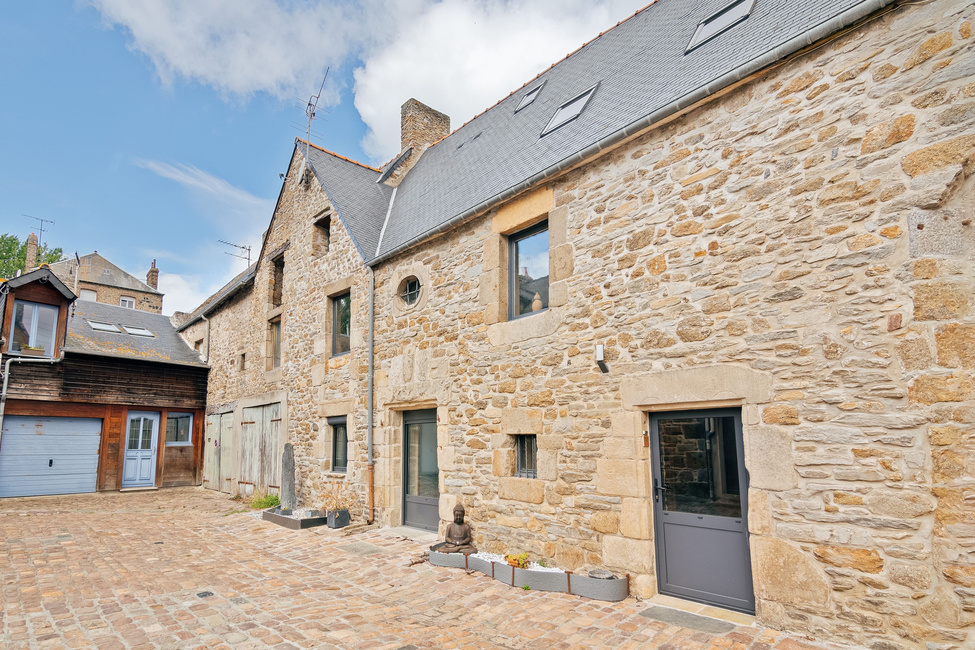 Château Rocabey Saint-Servan: Spacious 4-Bedroom Apartment with Seaviews in Ille-et-Vilaine