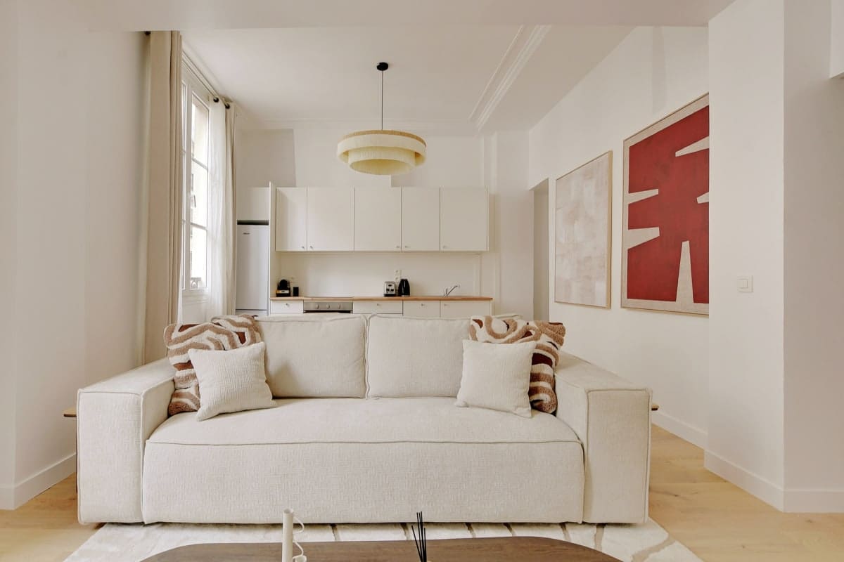 Château Roule Louvre: Elegant 1-Bedroom Apartment Rental with Family-Friendly Amenities, Louvre Palais Royal