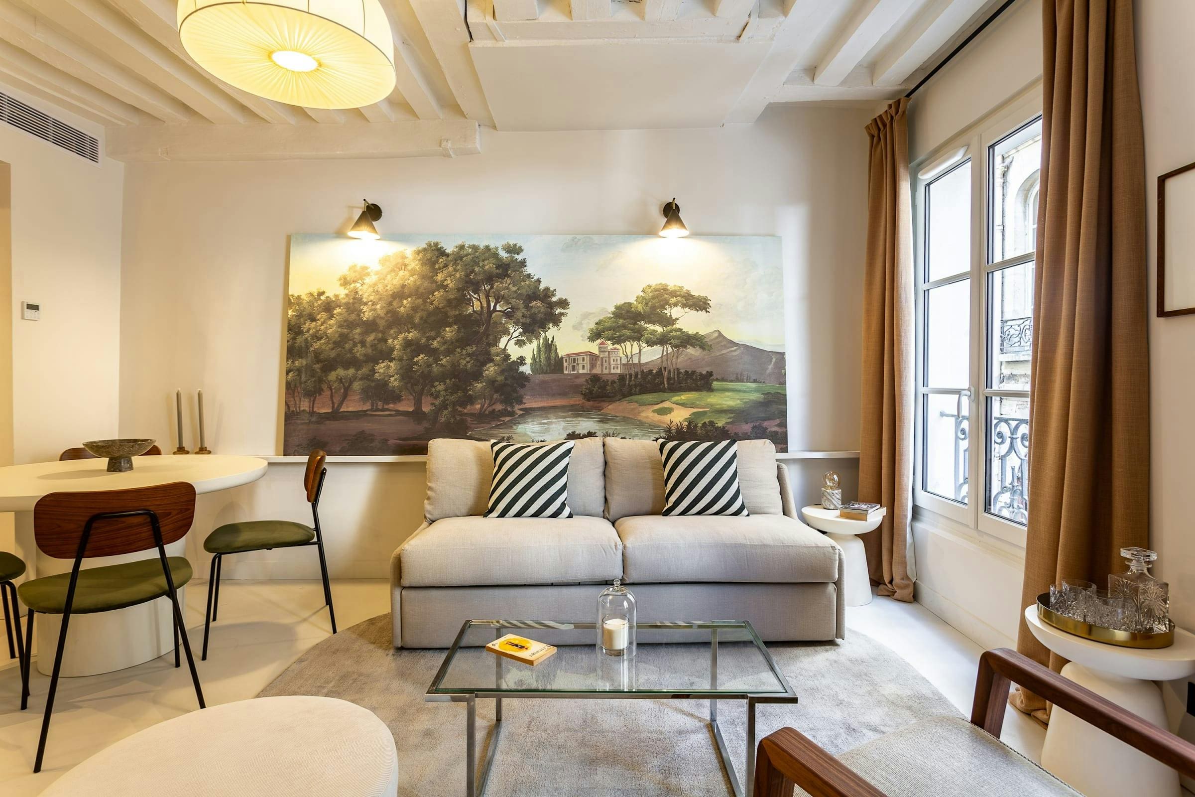 Château Saint-Honoré Montorgueil Montorgueil – Les Halles 2: Chic 1-Bedroom Apartment with Air-Con in Montorgueil, Paris
