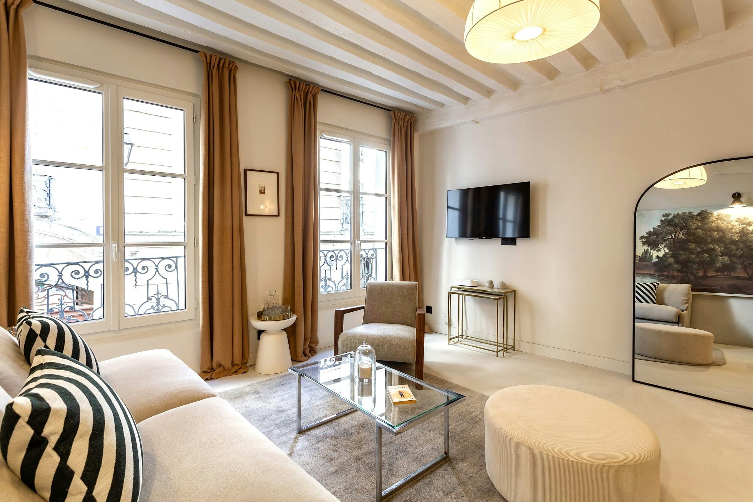 Château Saint-Honoré Montorgueil Montorgueil – Les Halles 2: Chic 1-Bedroom Apartment with Air-Con in Montorgueil, Paris